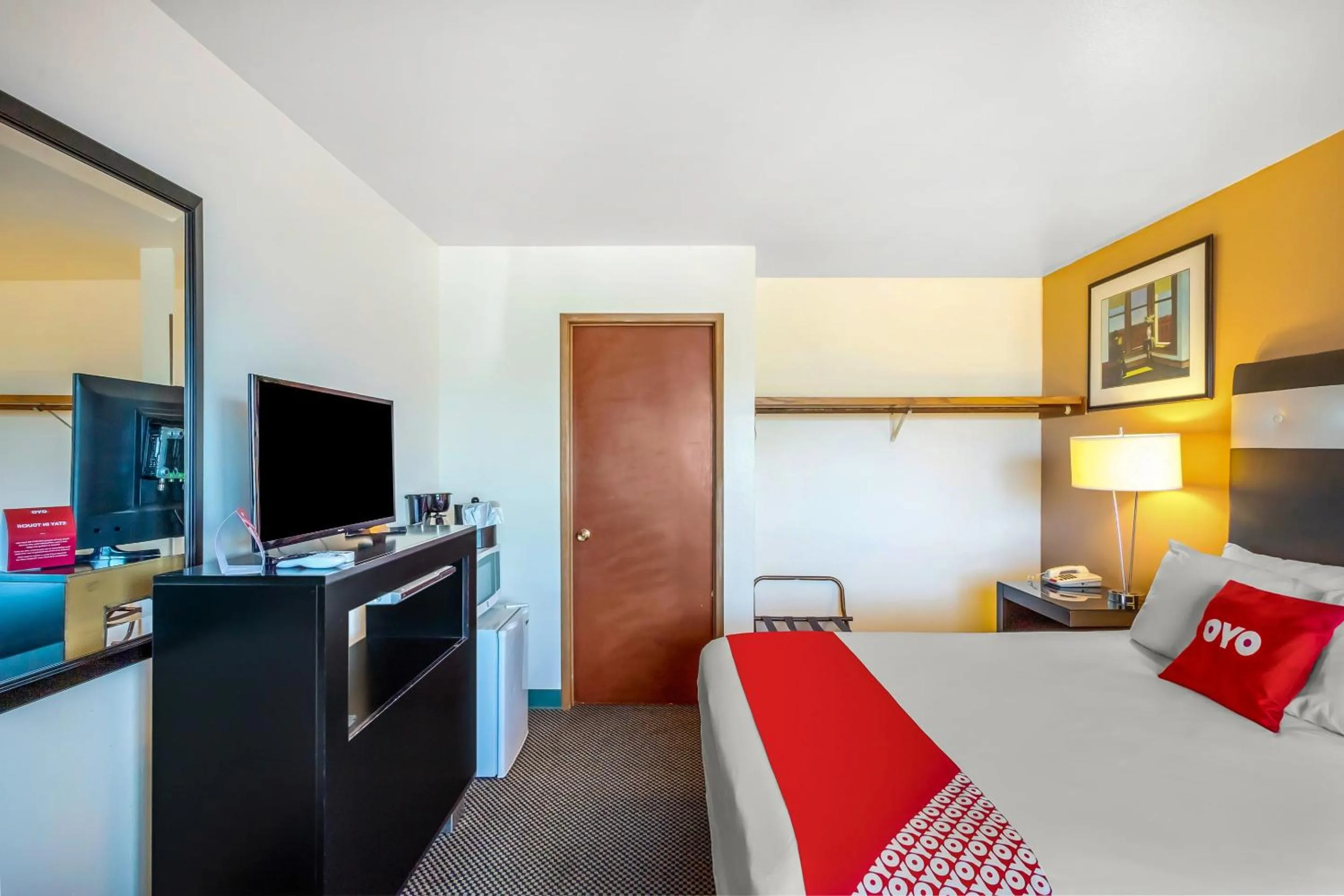 Bedroom, Bed in Arlington Motor Inn