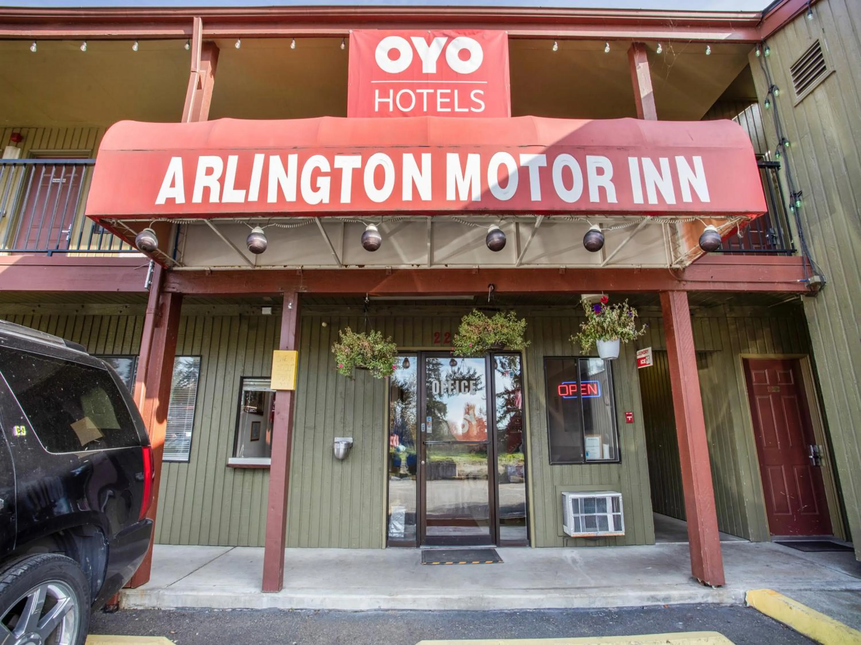 Facade/entrance in Arlington Motor Inn