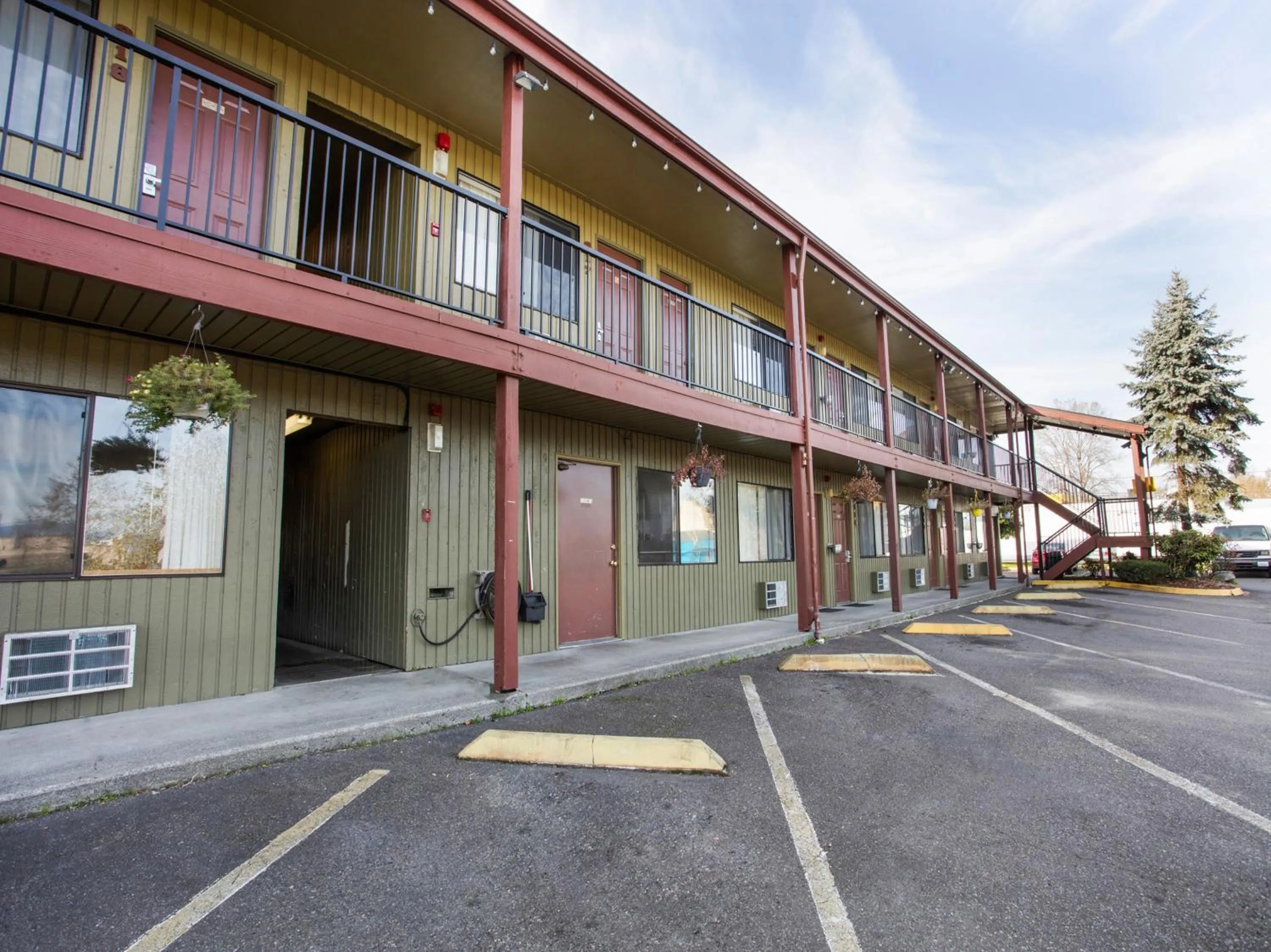 Facade/entrance in Arlington Motor Inn