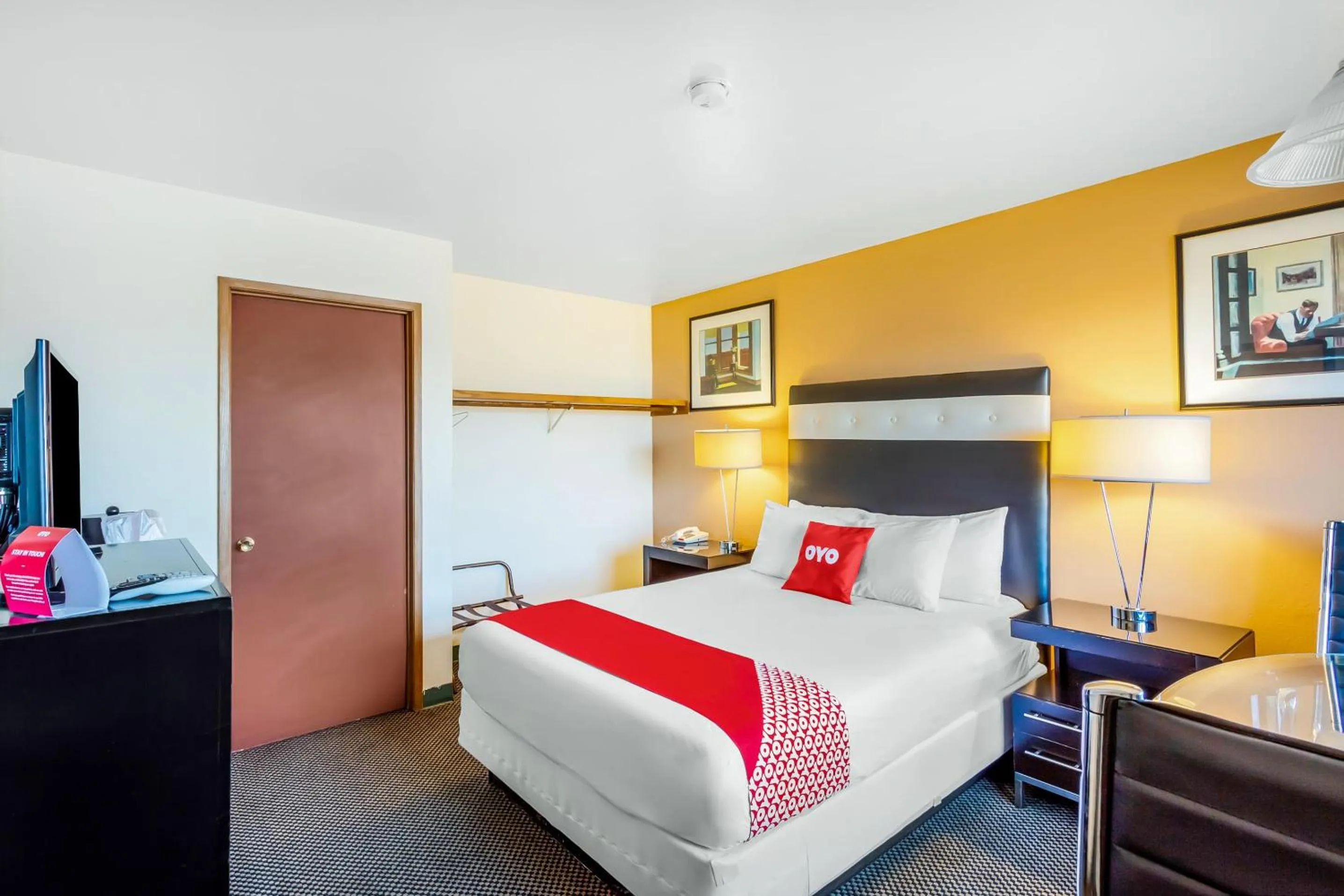 Bedroom, Bed in Arlington Motor Inn