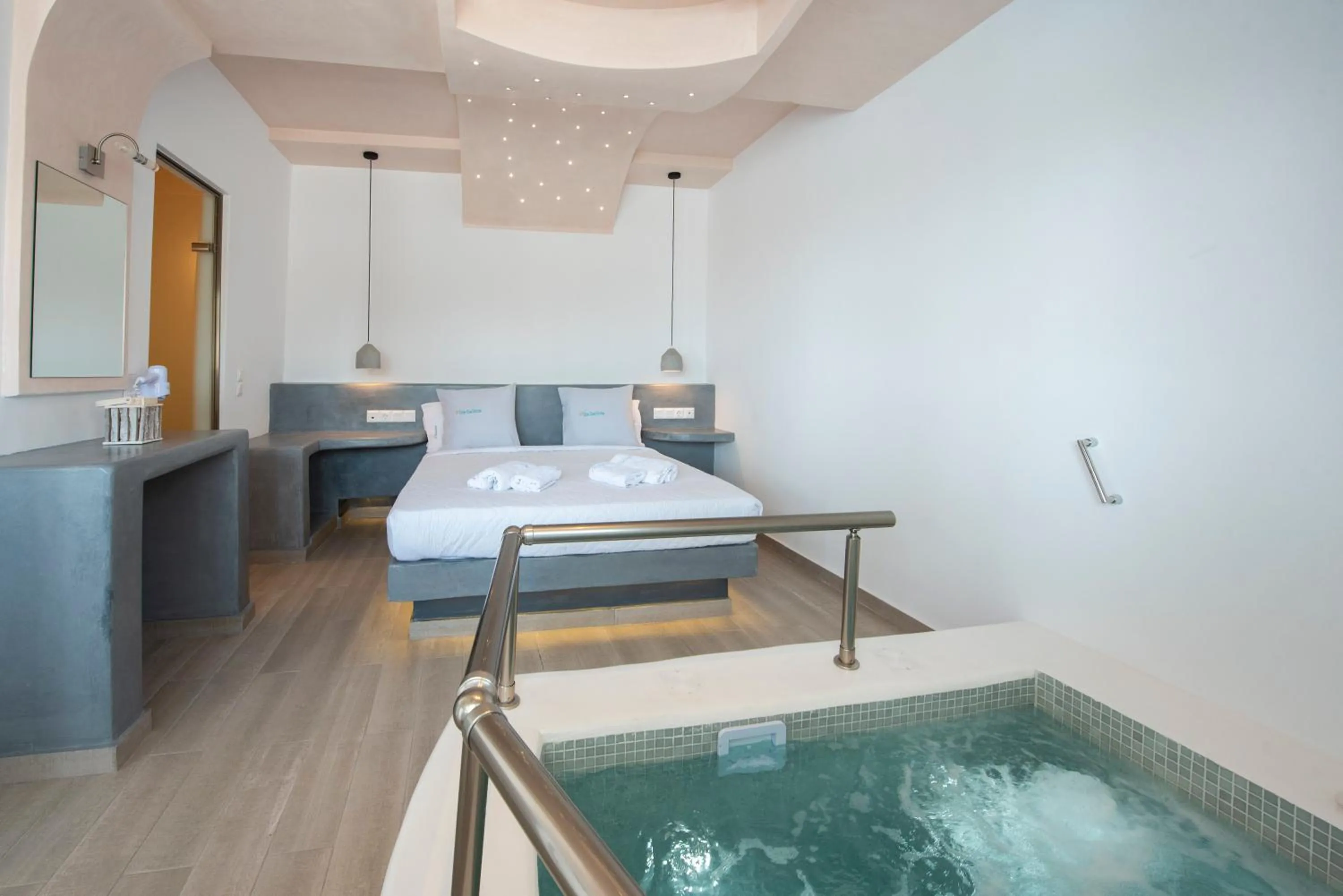 Hot Tub in Villa Galinia