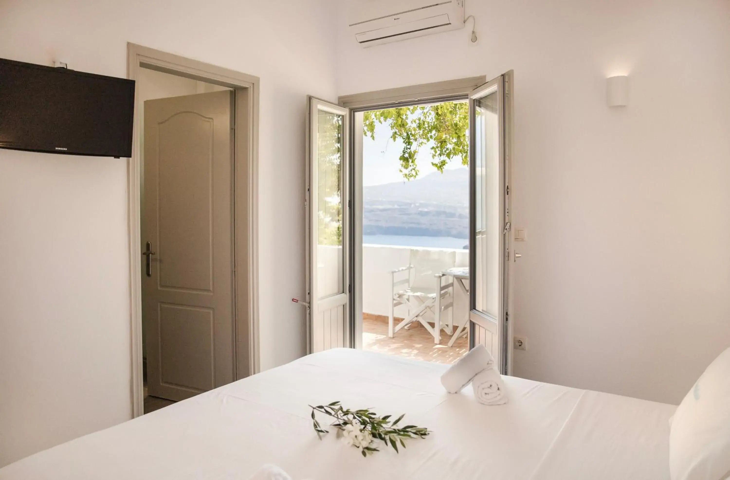 Premium Double Room with Sea View and Caldera View in Villa Galinia Premium Double Room with Sea View and Caldera View in Villa Galinia