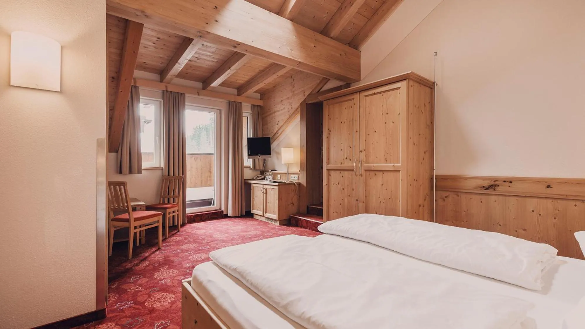 Photo of the whole room, Bed in Hotel Auhof Kappl