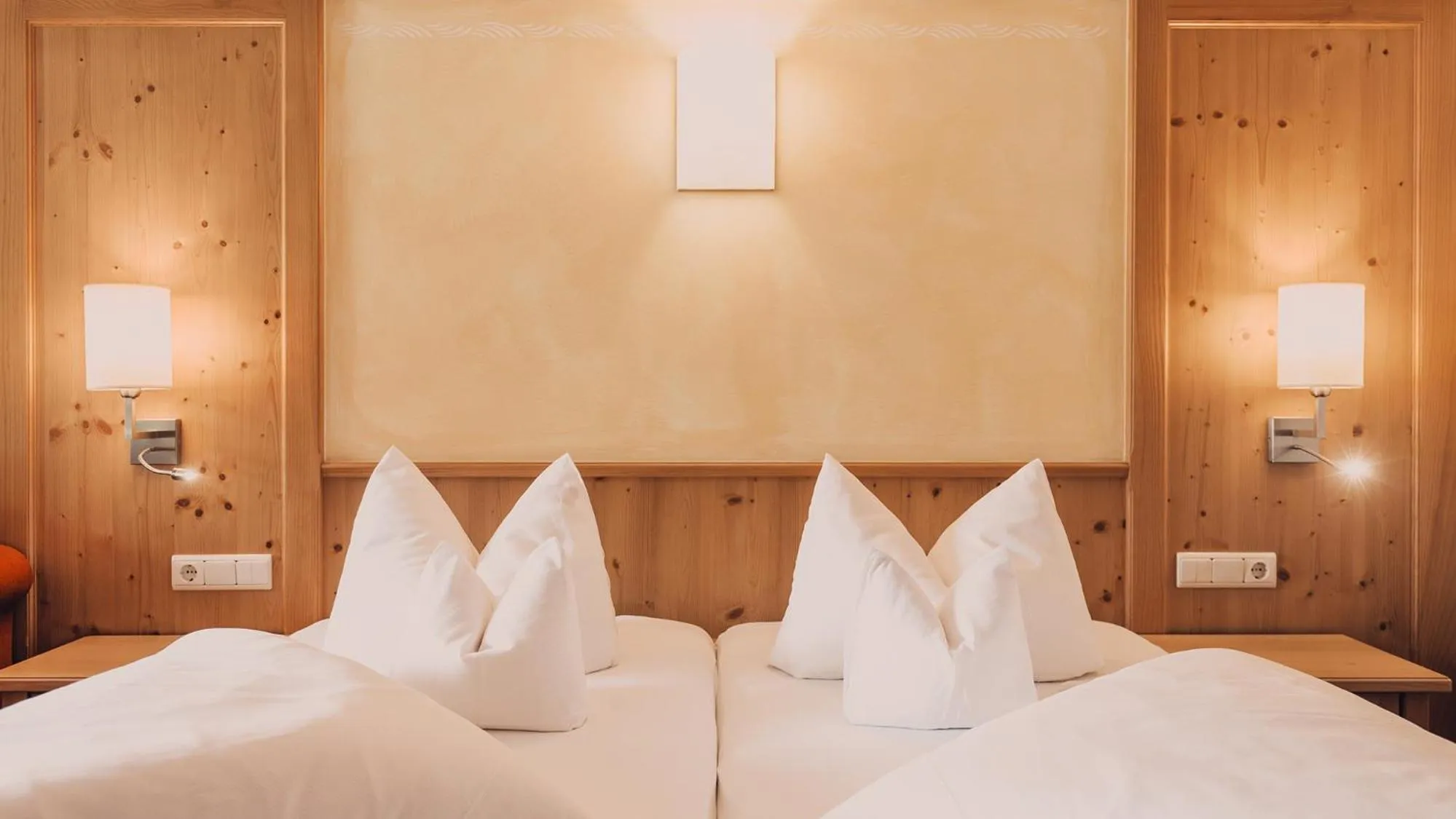 Photo of the whole room, Bed in Hotel Auhof Kappl