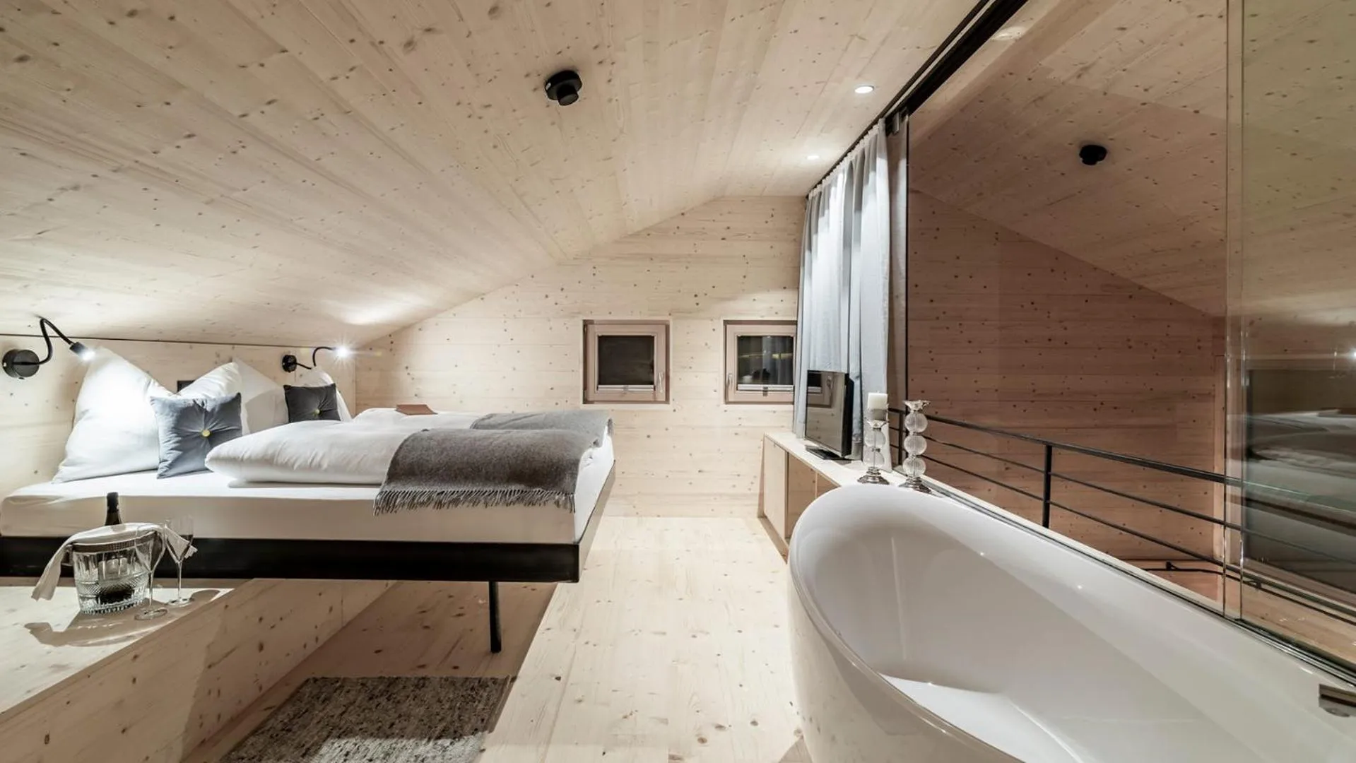 Bathroom, Bed in Hotel Jagdschloss Resort