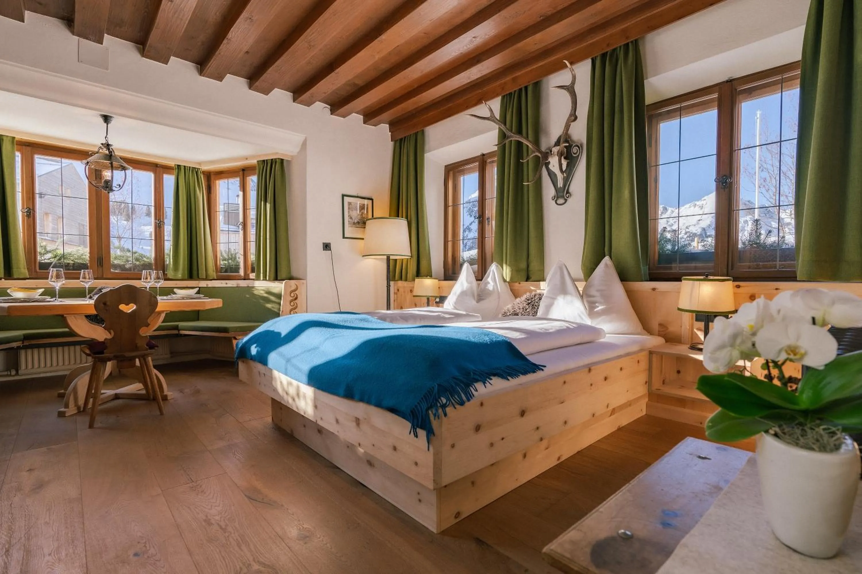 Bedroom, Bed in Hotel Jagdschloss Resort