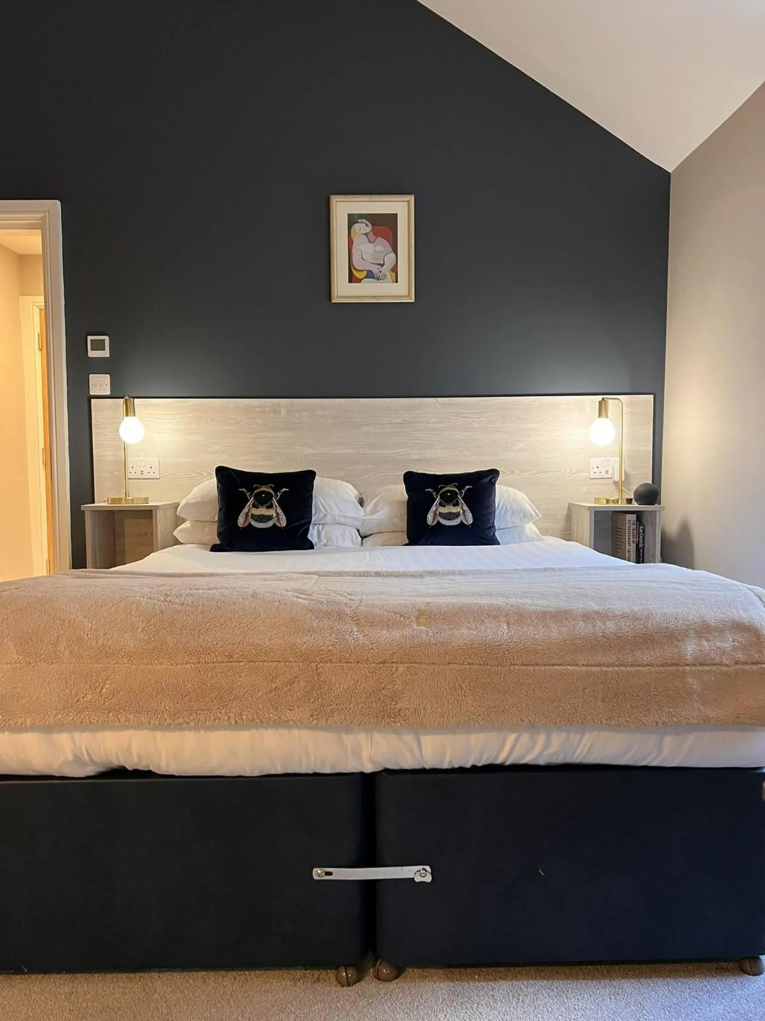 Bedroom, Bed in Amadeus Apartments