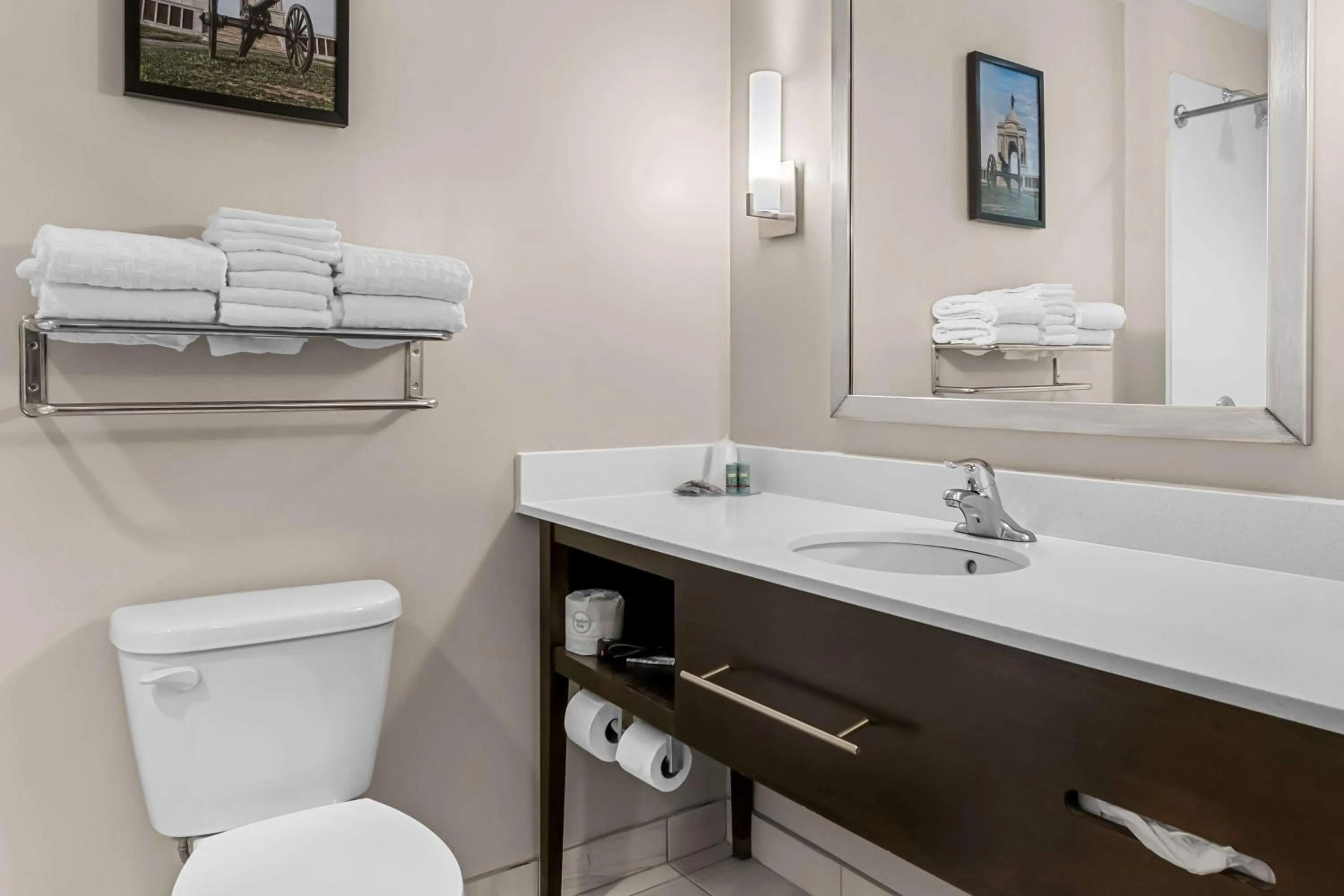 Bathroom in Best Western Gettysburg
