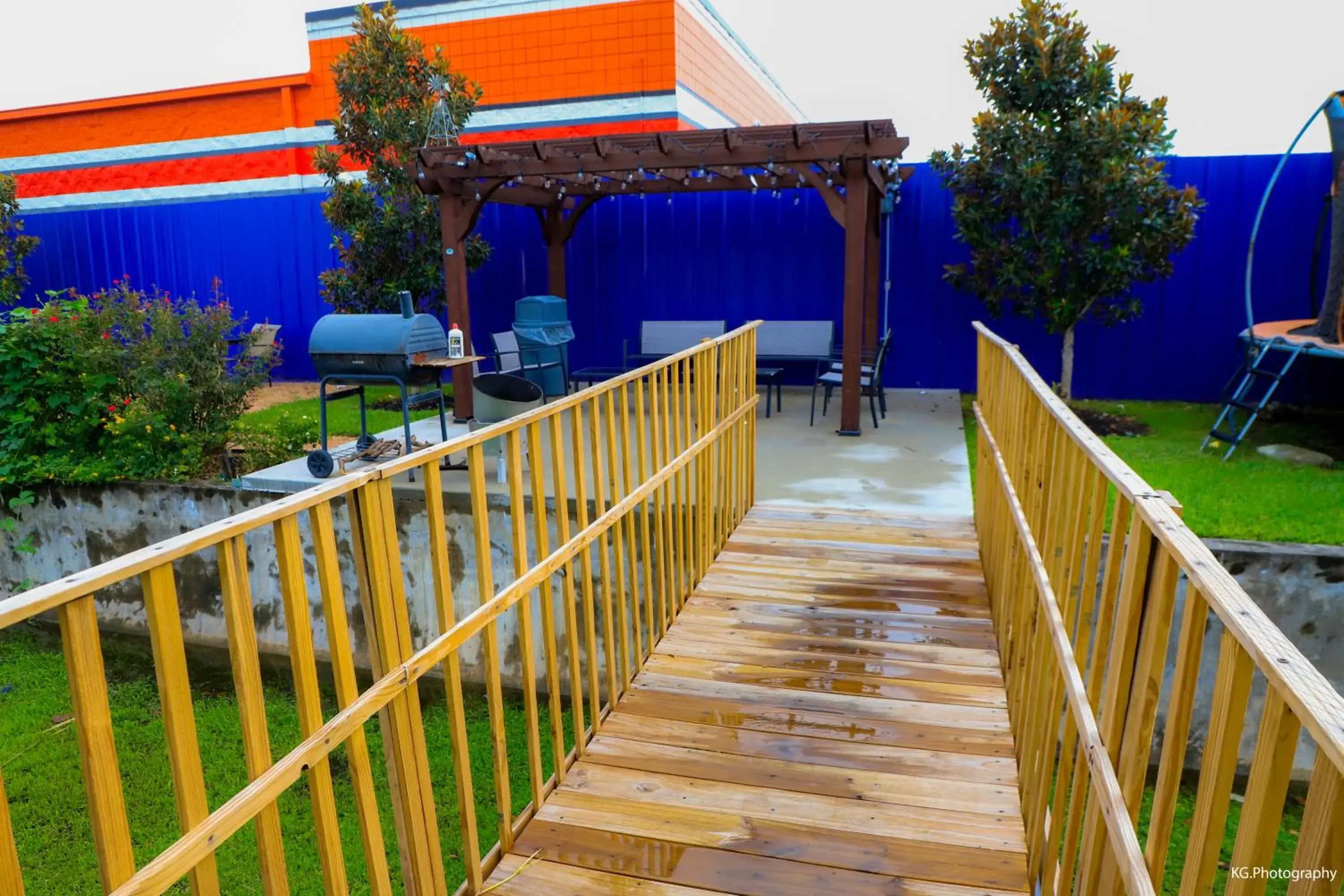 Patio, Balcony/Terrace in Scottish Inn and Suites Houston-Jones Road