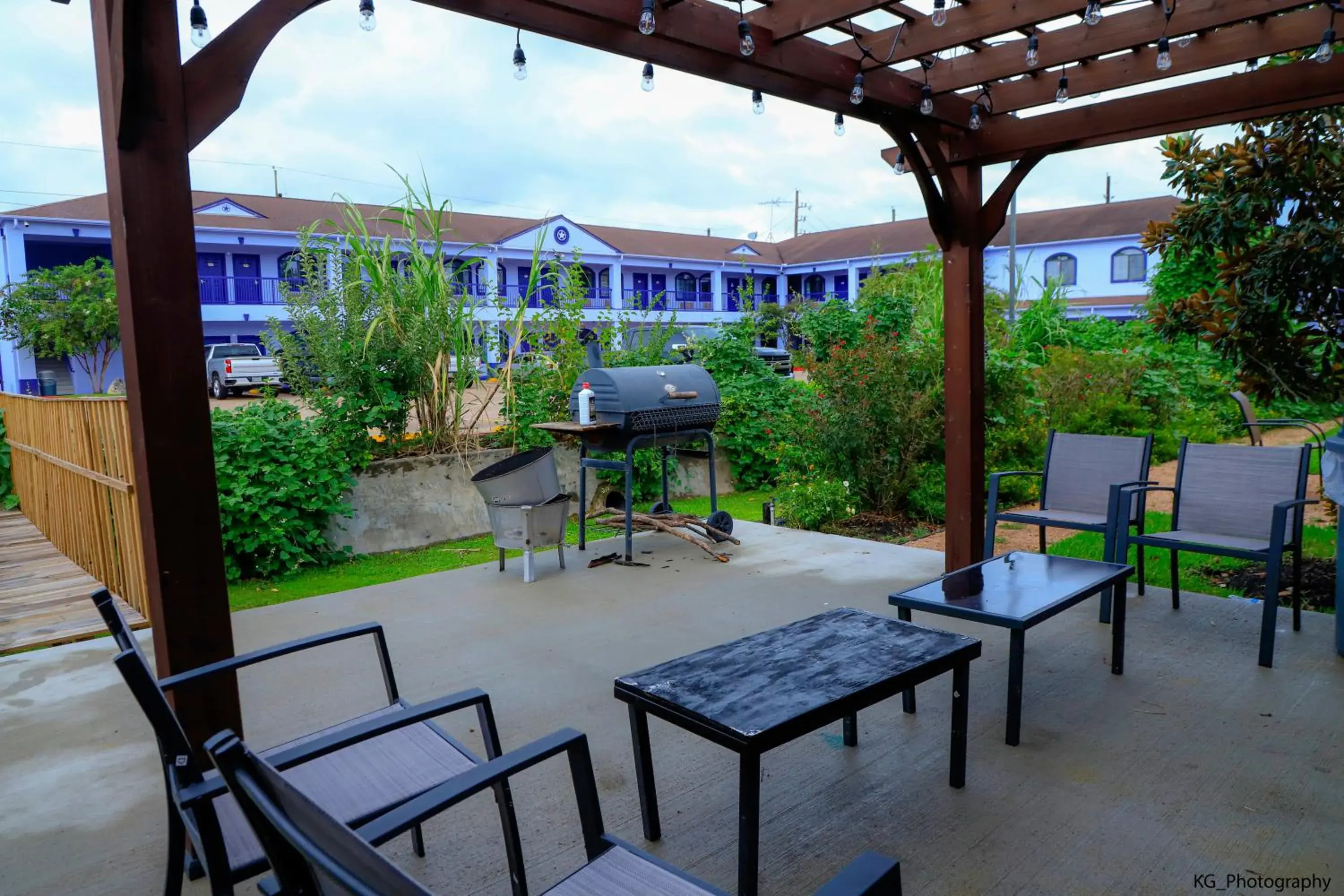 Patio in Scottish Inn and Suites Houston-Jones Road