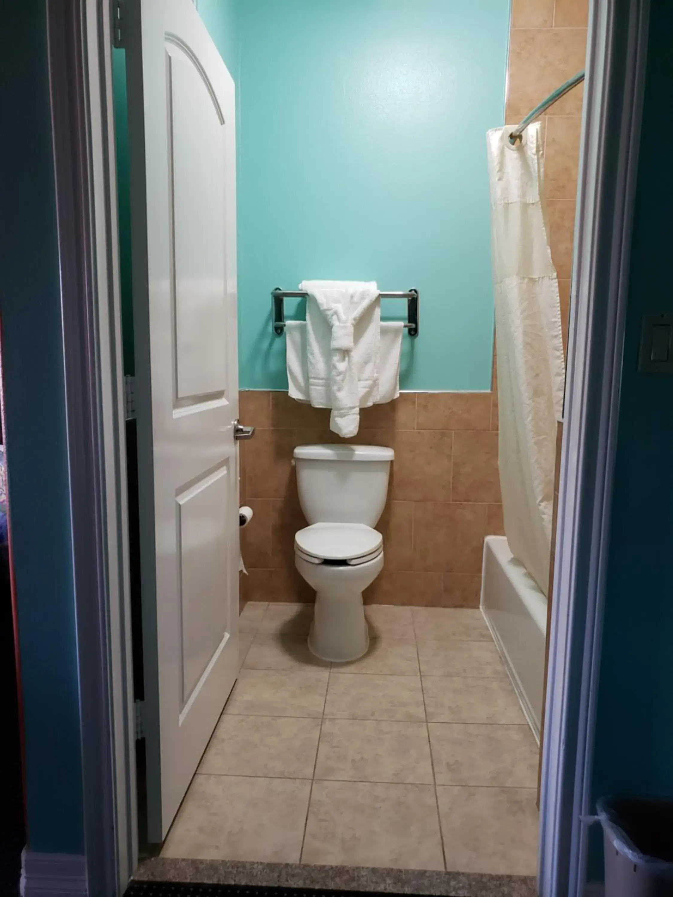 Bathroom in Scottish Inn and Suites Houston-Jones Road