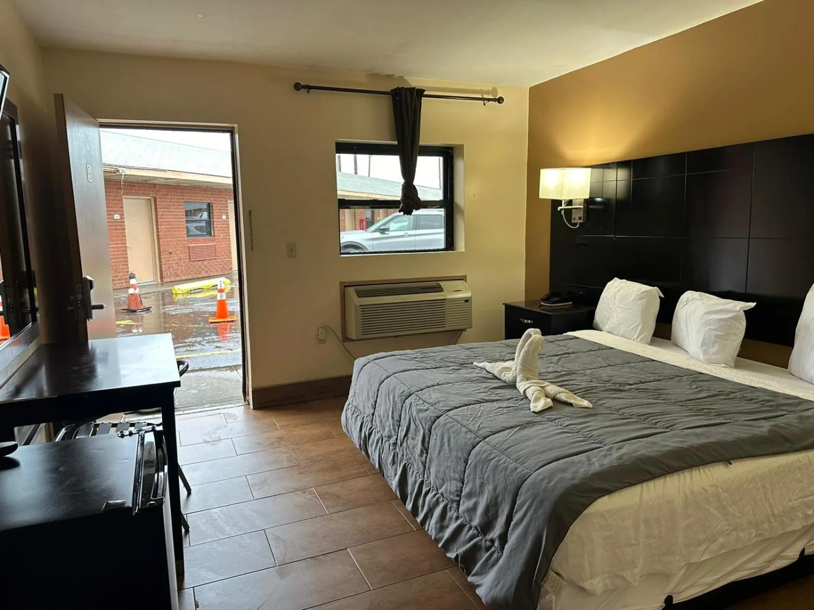 Bed in Circle Motor Lodge