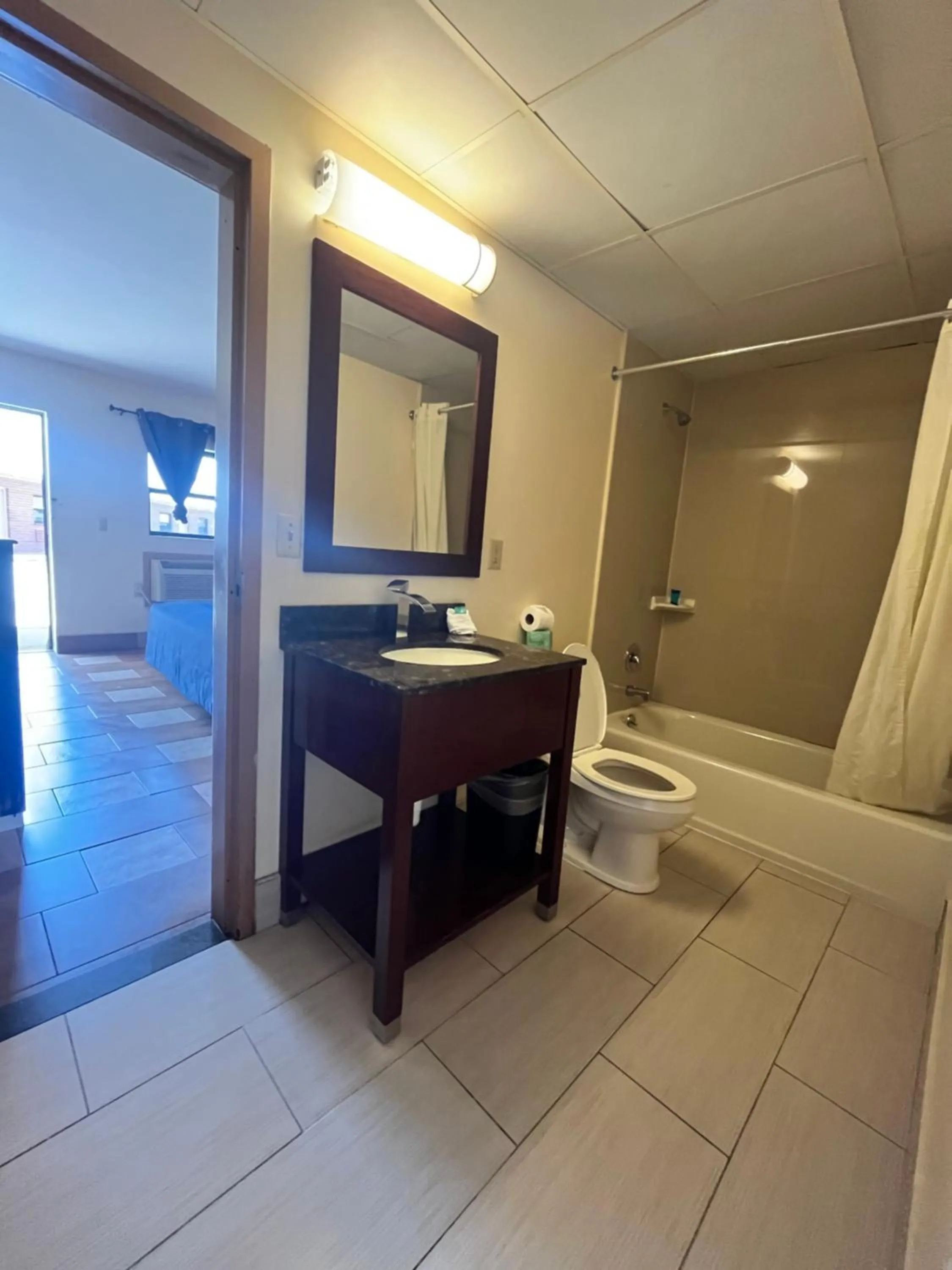 Bathroom in Circle Motor Lodge