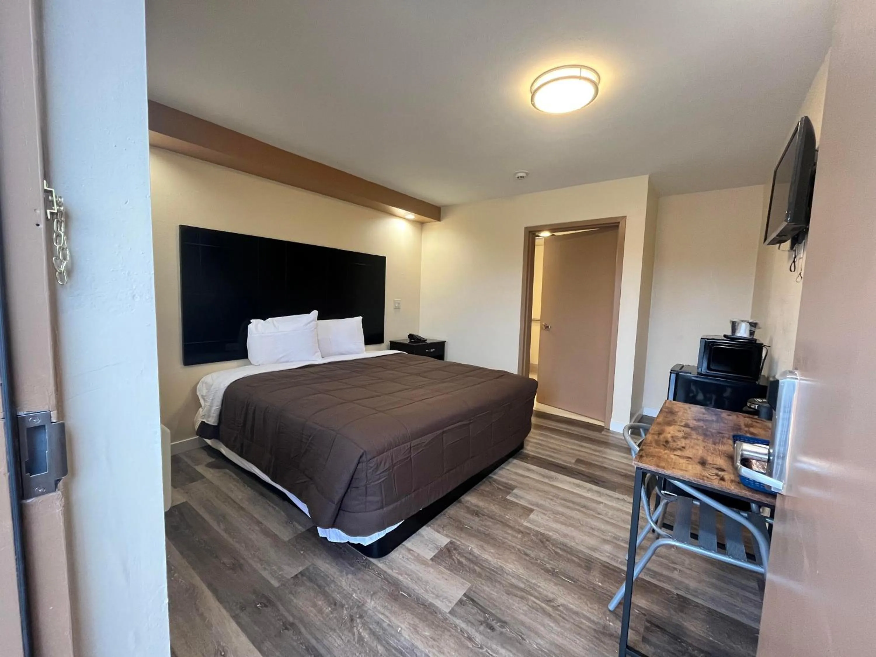 Bed in Circle Motor Lodge