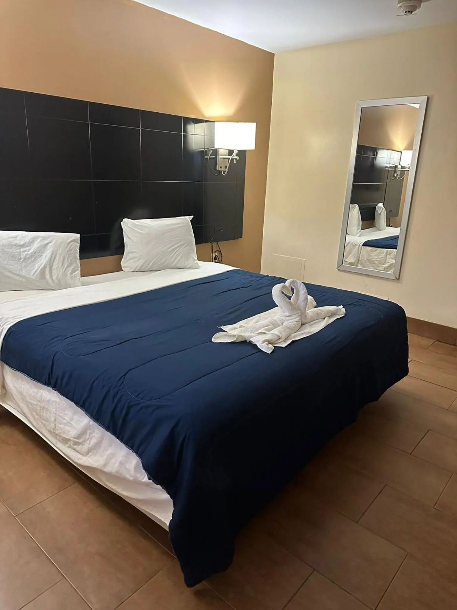 Bed in Circle Motor Lodge