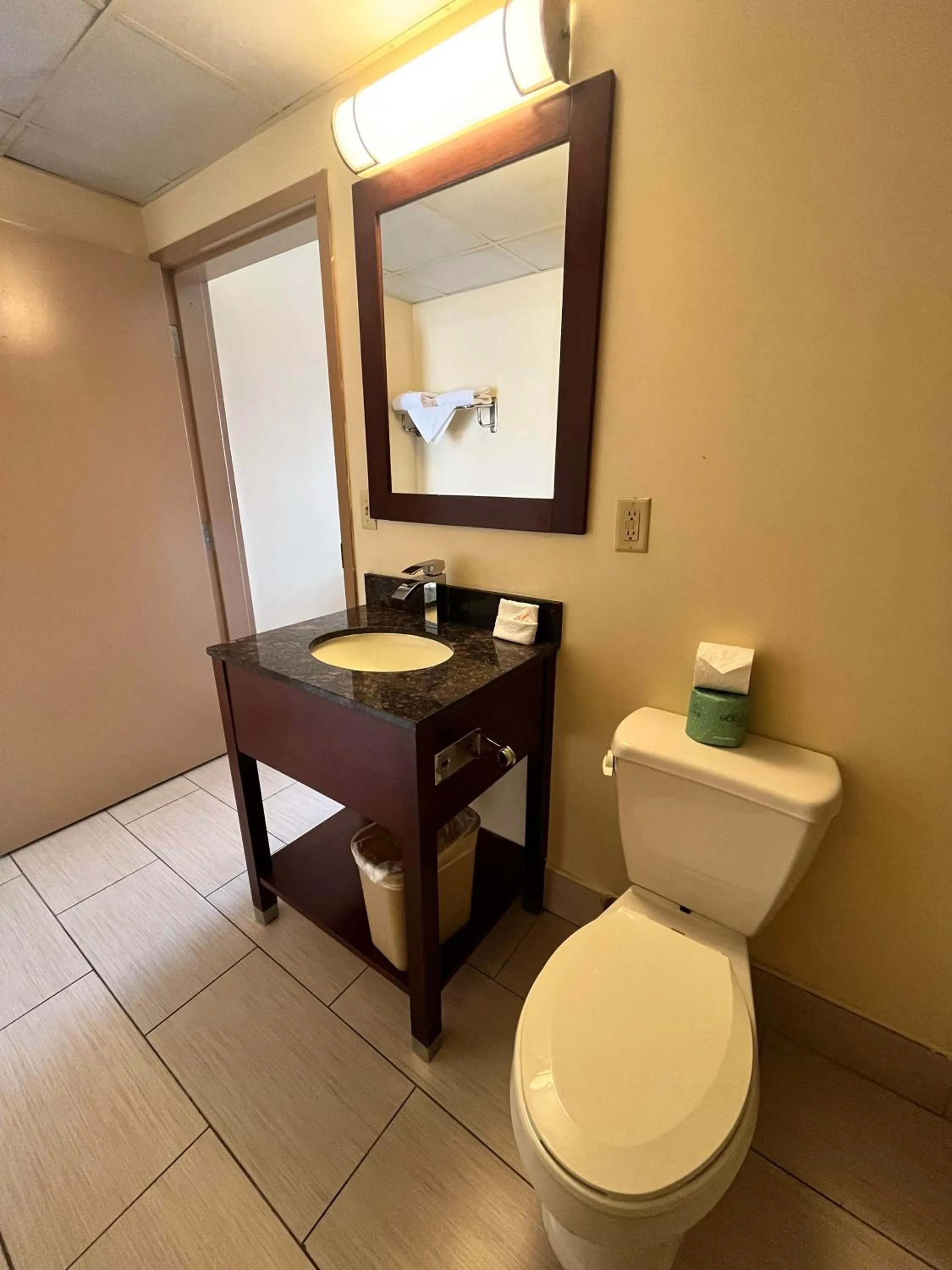 Bathroom in Circle Motor Lodge