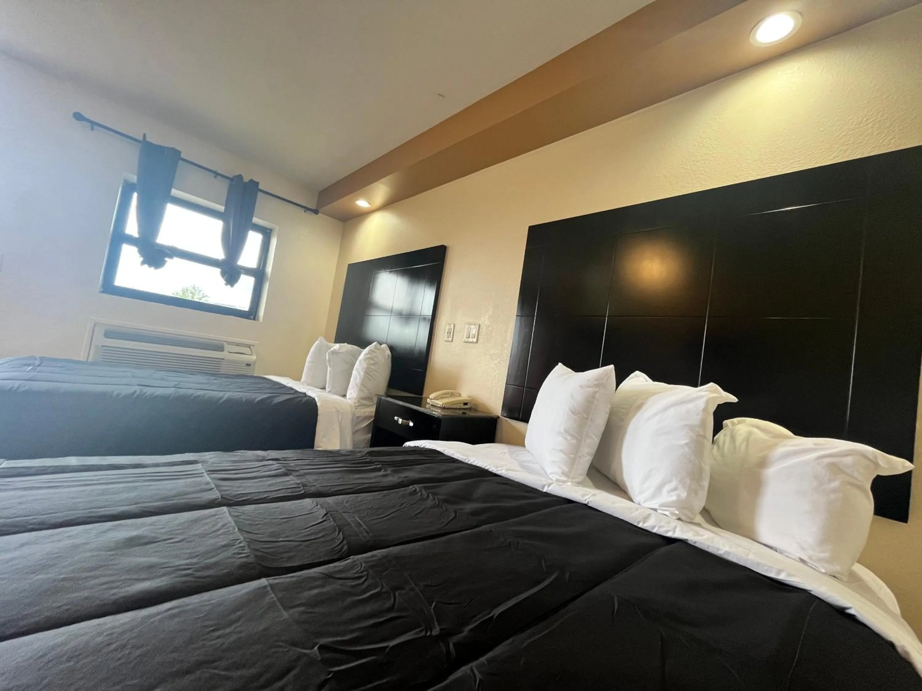 Bed in Circle Motor Lodge