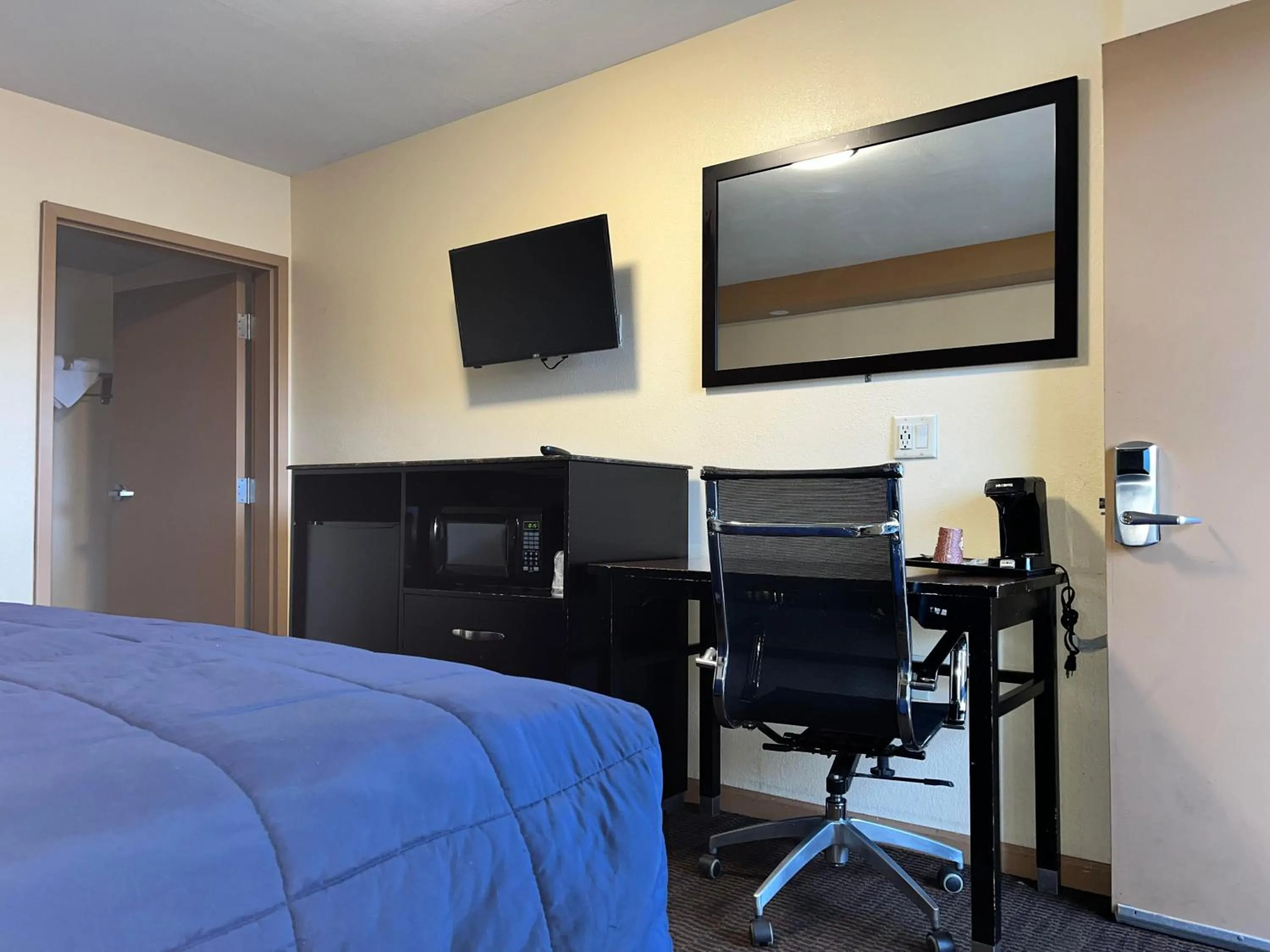 hair dresser, Bed in Circle Motor Lodge