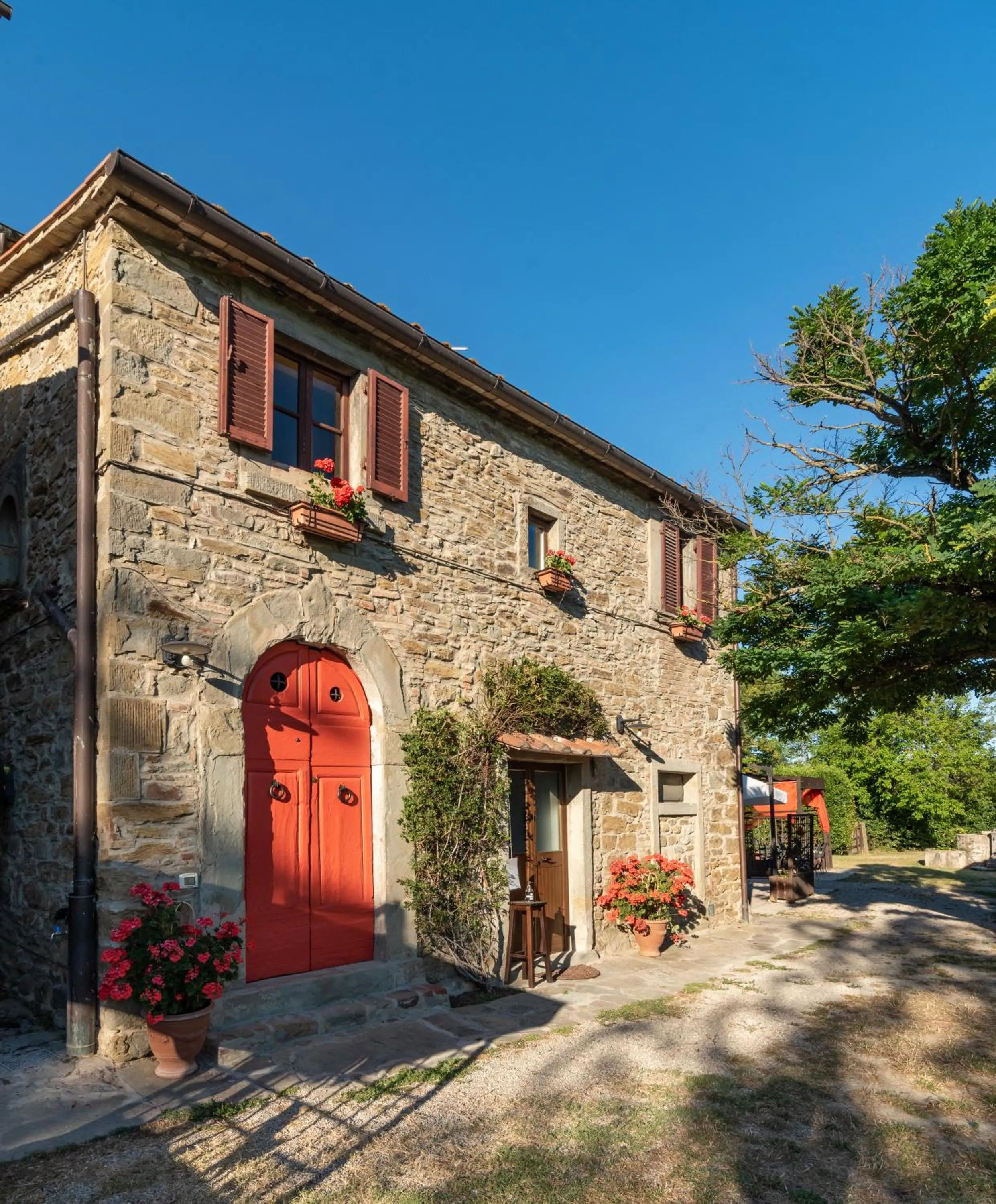 Property building in Monastero San Silvestro