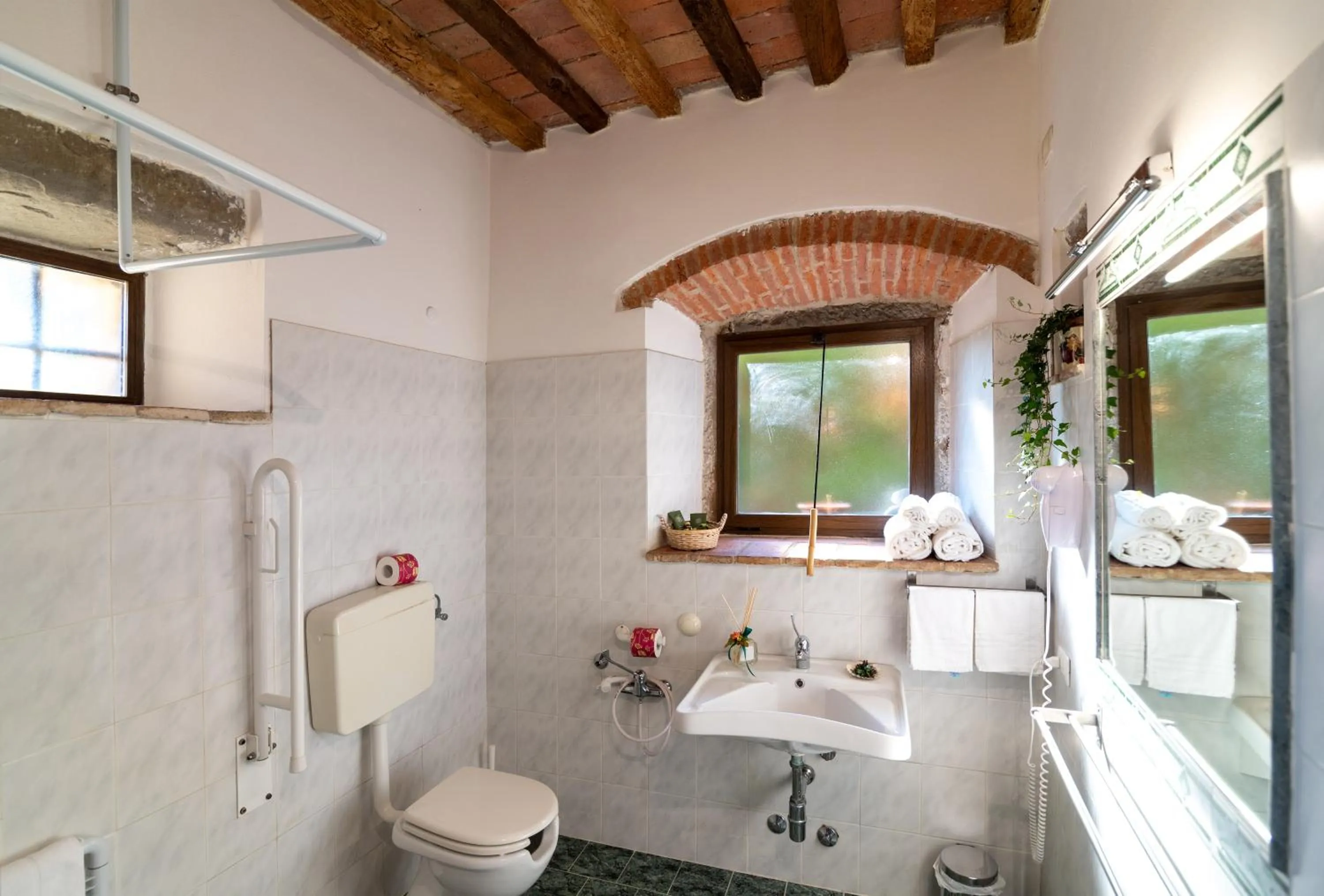 Shower in Monastero San Silvestro