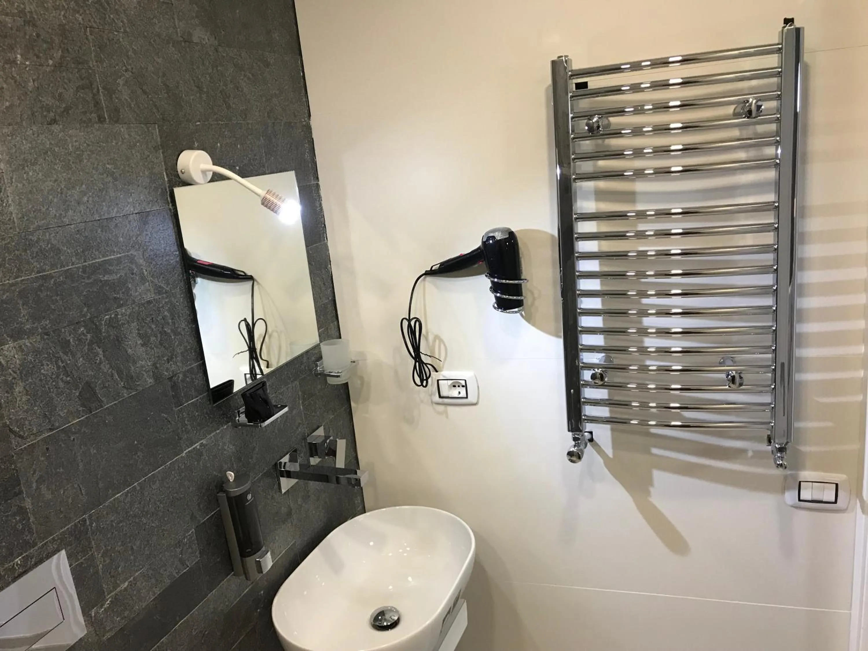 Bathroom in Terrazza Aragon Room and SPA