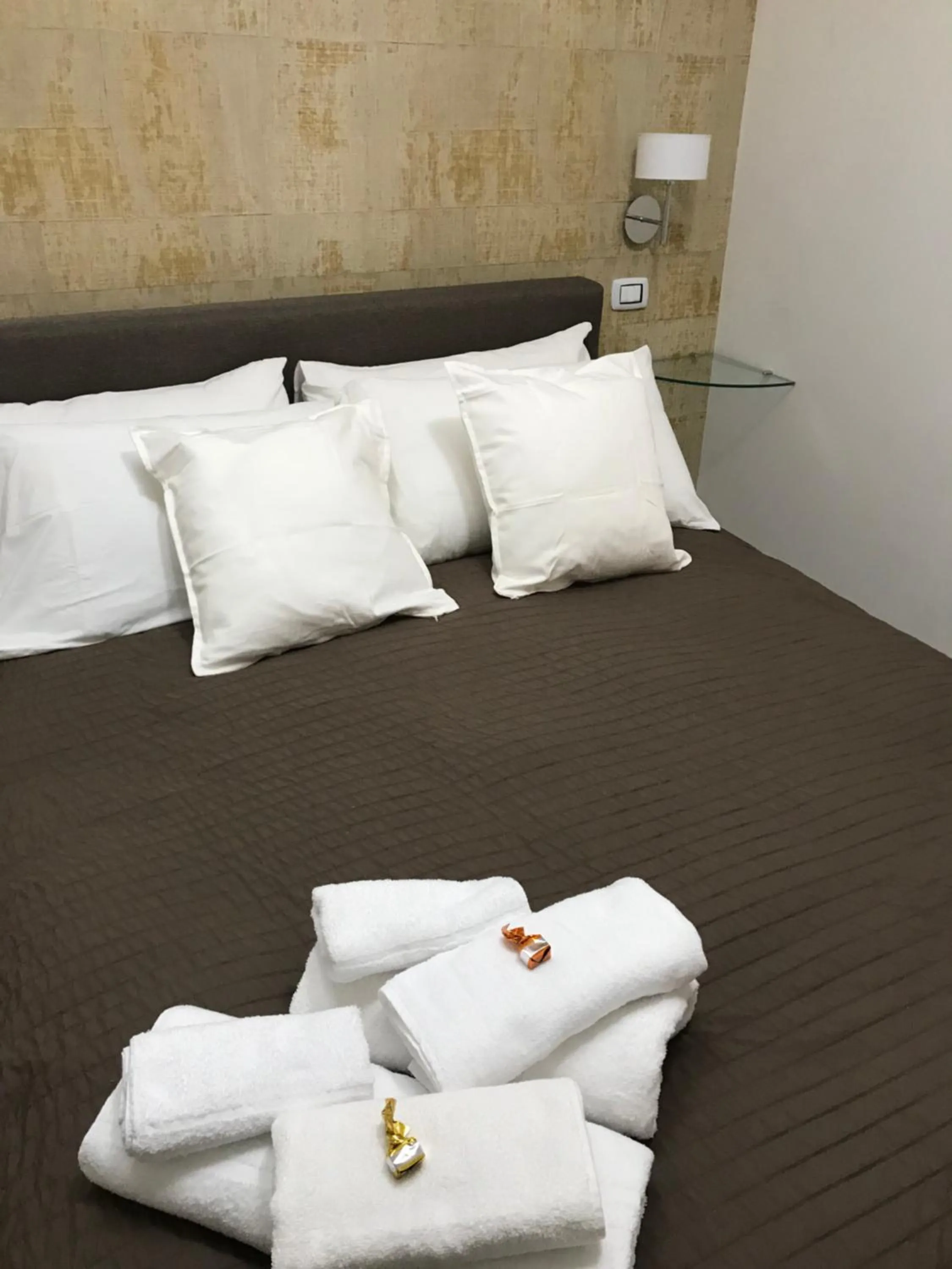 Bed in Terrazza Aragon Room and SPA