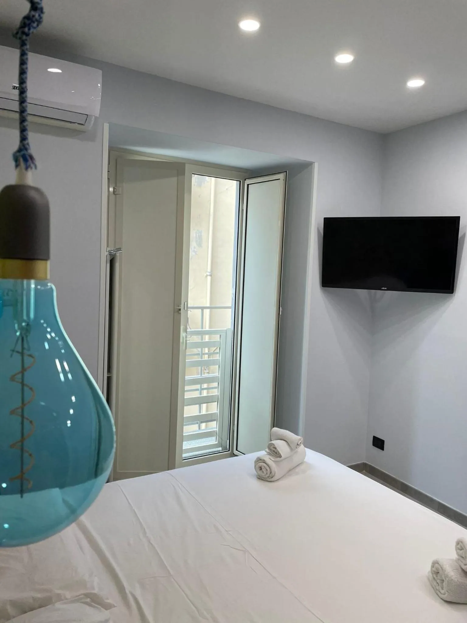 TV and multimedia, Bed in Terrazza Aragon Room and SPA