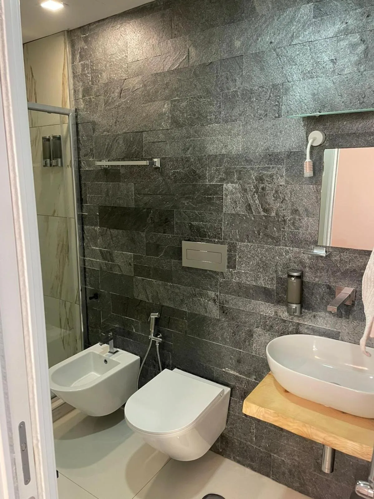 Bathroom in Terrazza Aragon Room and SPA