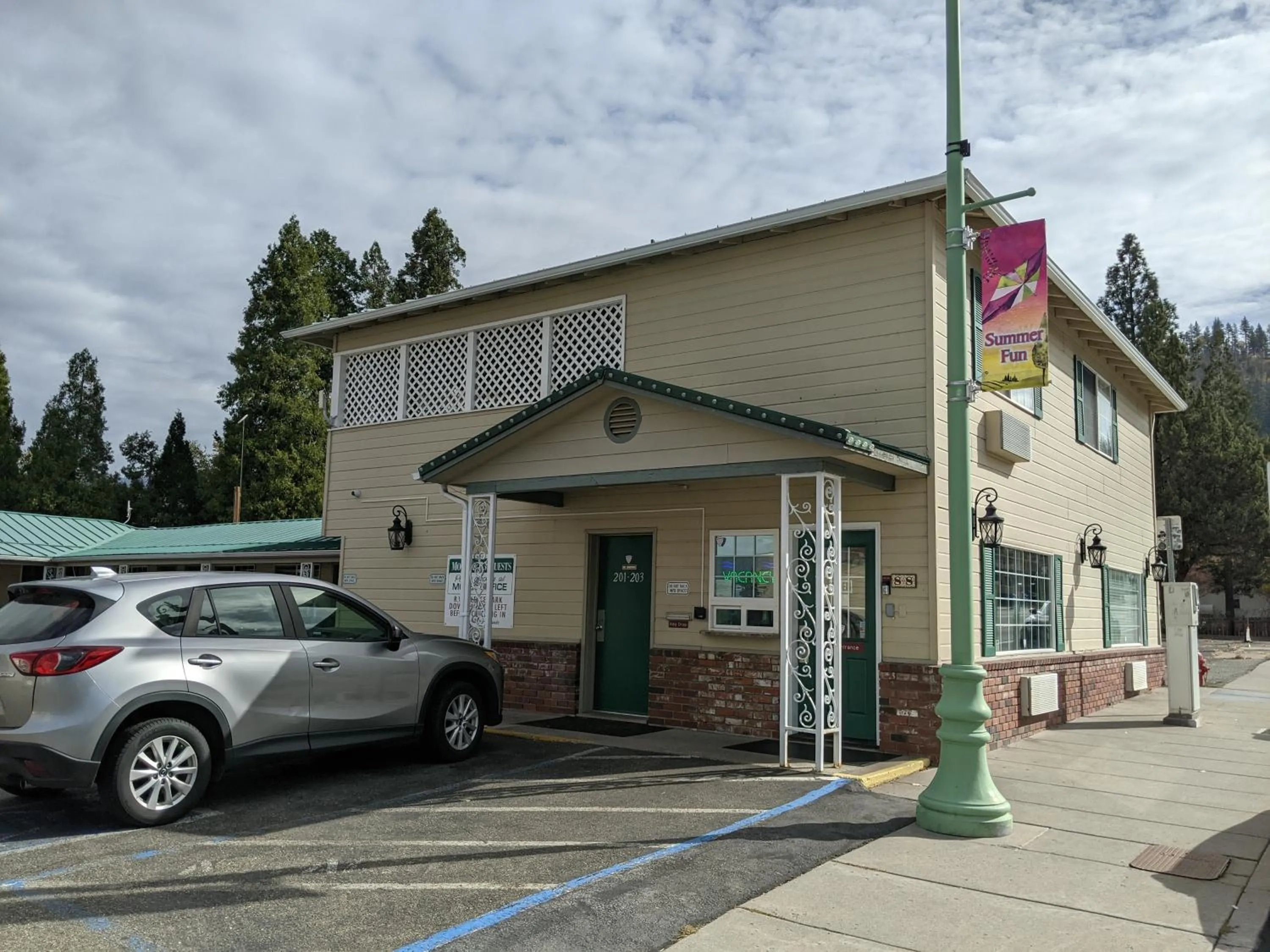 Hi-Lo Motel, Cafe and RV Park Mount Shasta Area