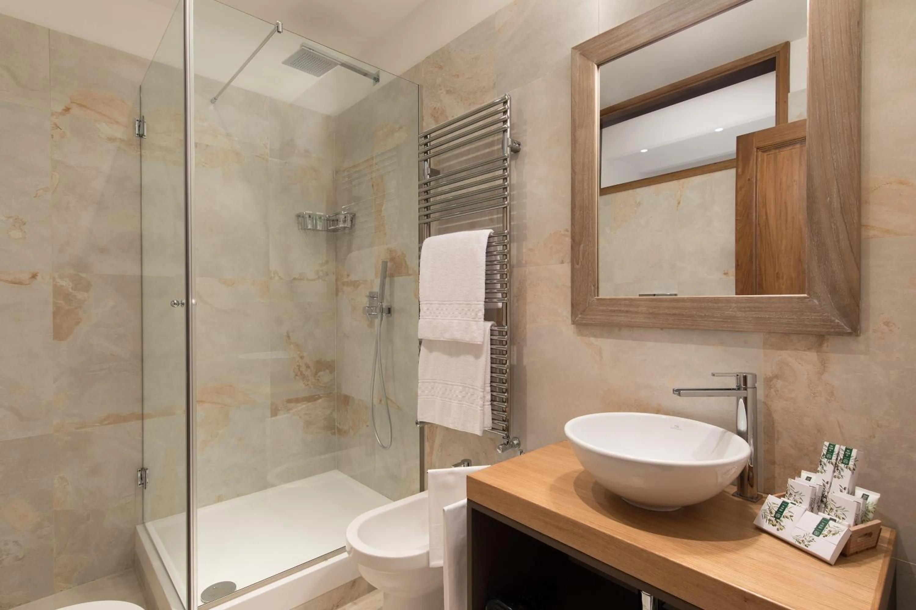 Shower in Borgo Pallavicini Mori