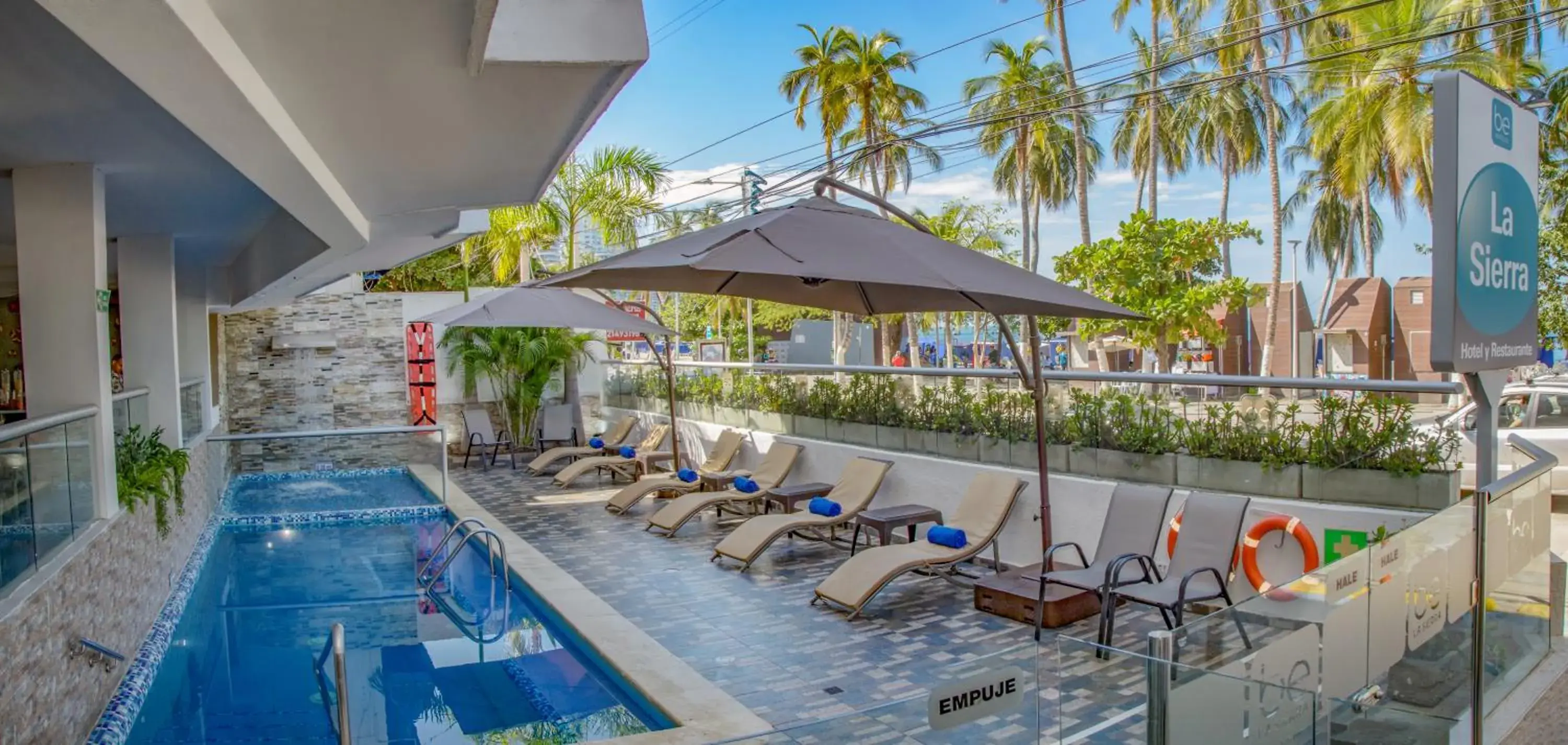 Swimming pool in Hotel Be La Sierra Swimming pool in Hotel Be La Sierra