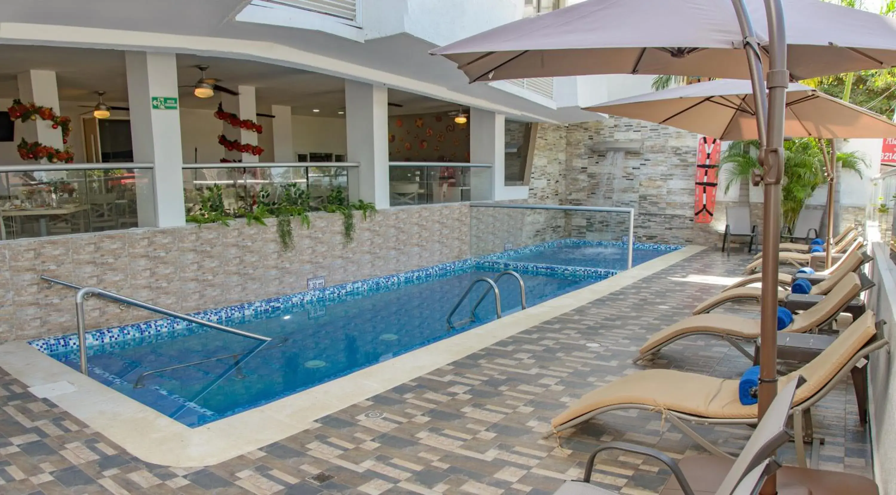 Swimming pool in Hotel Be La Sierra Swimming pool in Hotel Be La Sierra