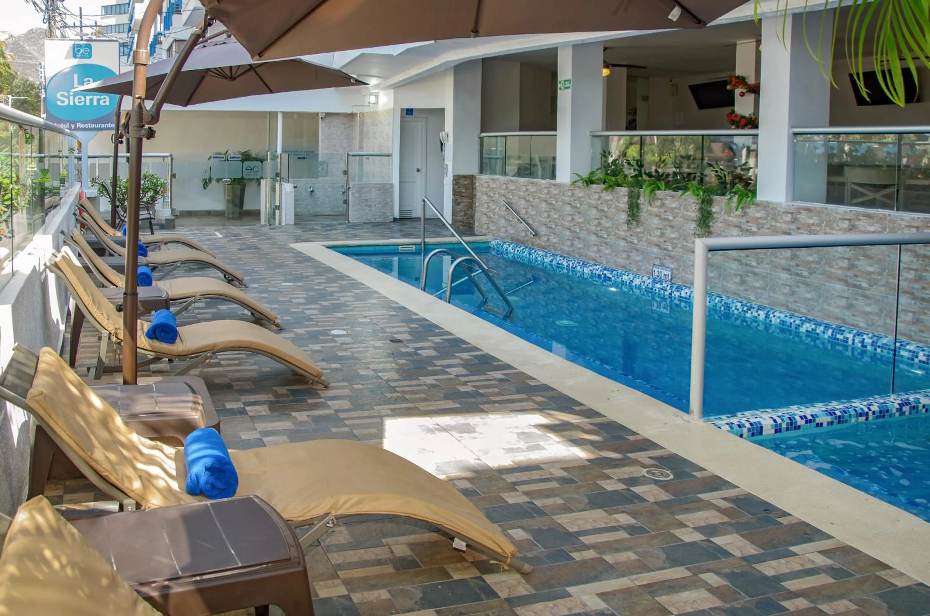 Swimming pool in Hotel Be La Sierra