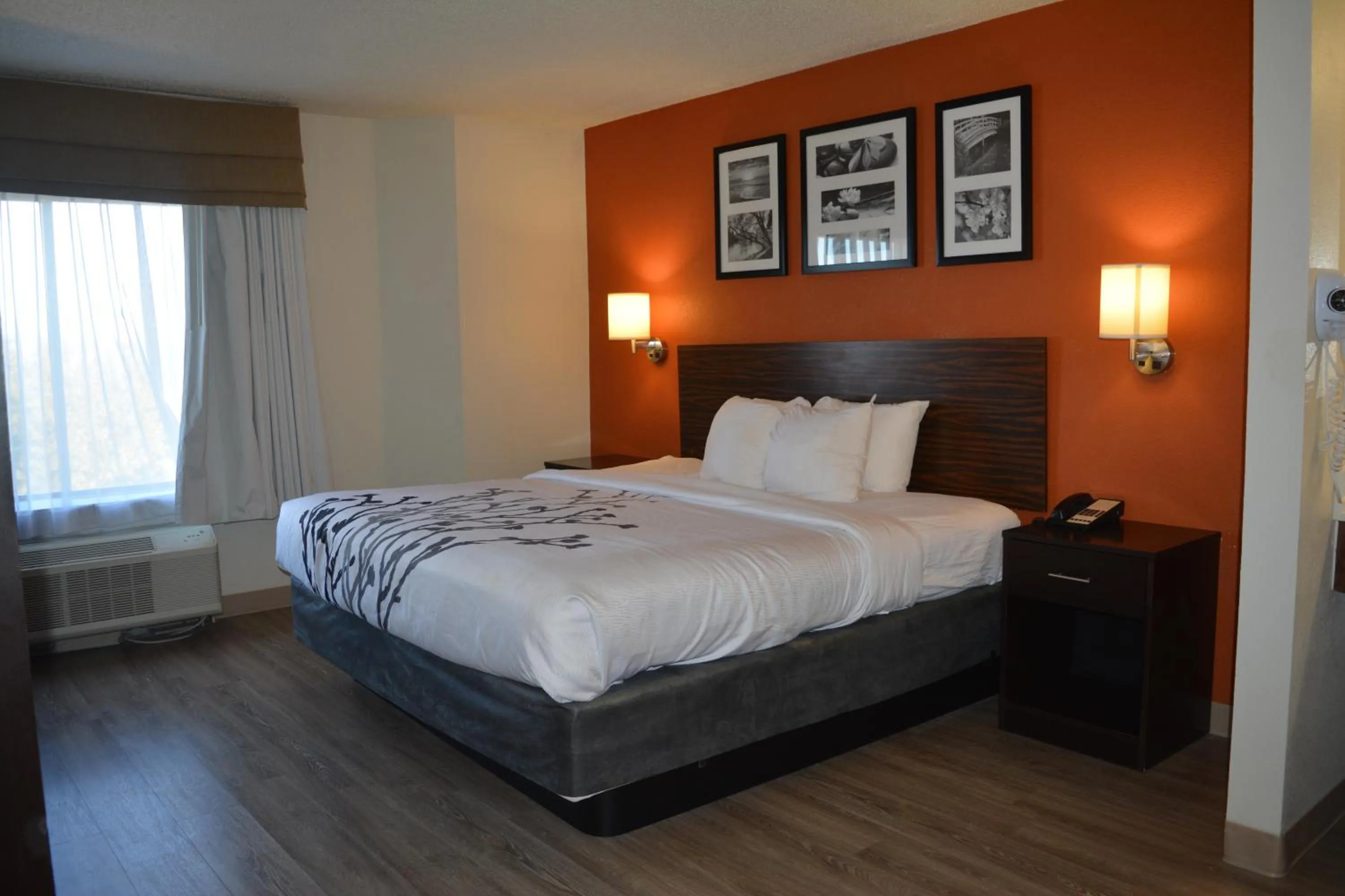 Bed in Sleep Inn Arlington Near Six Flags