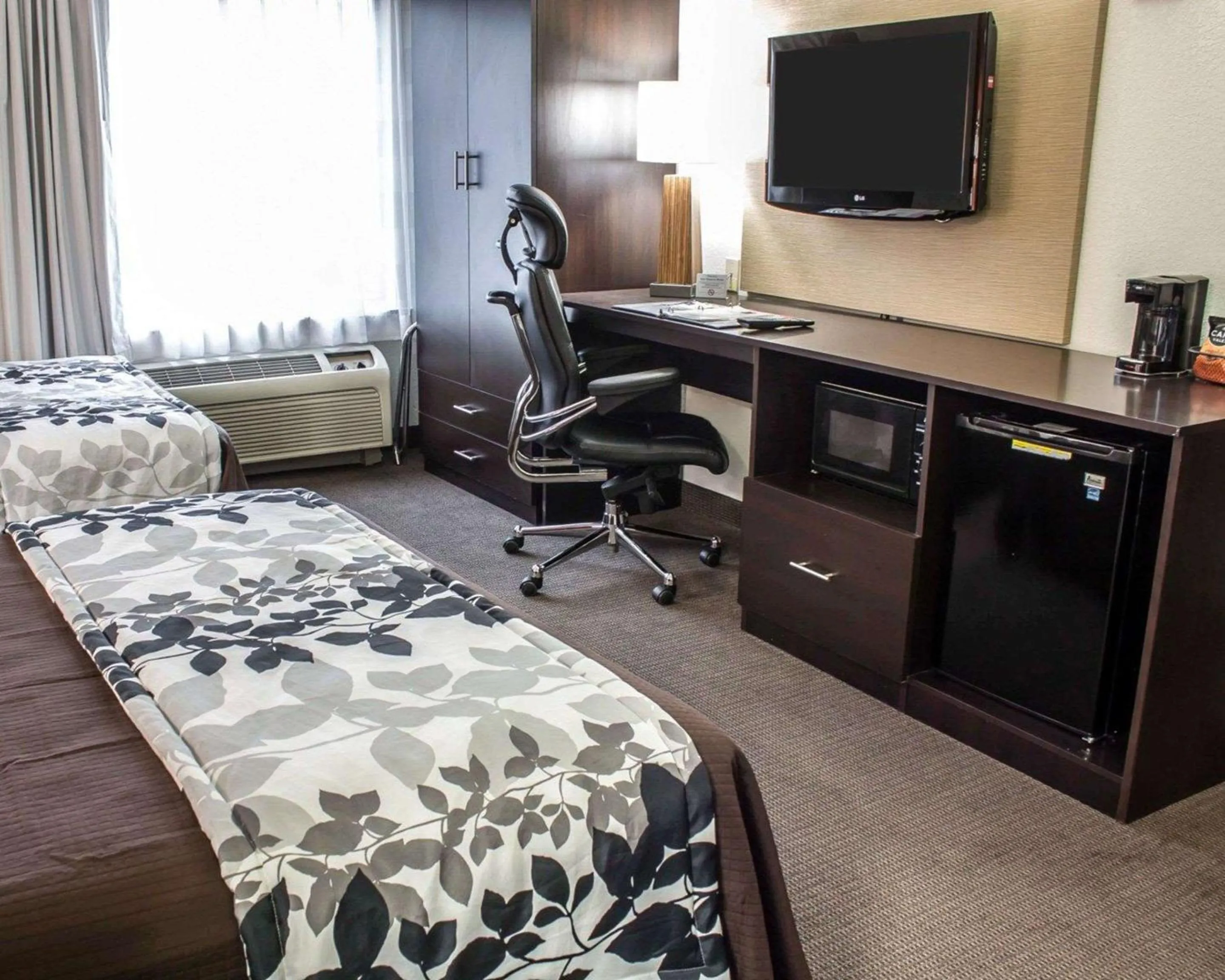 Photo of the whole room, Bed in Sleep Inn Arlington Near Six Flags