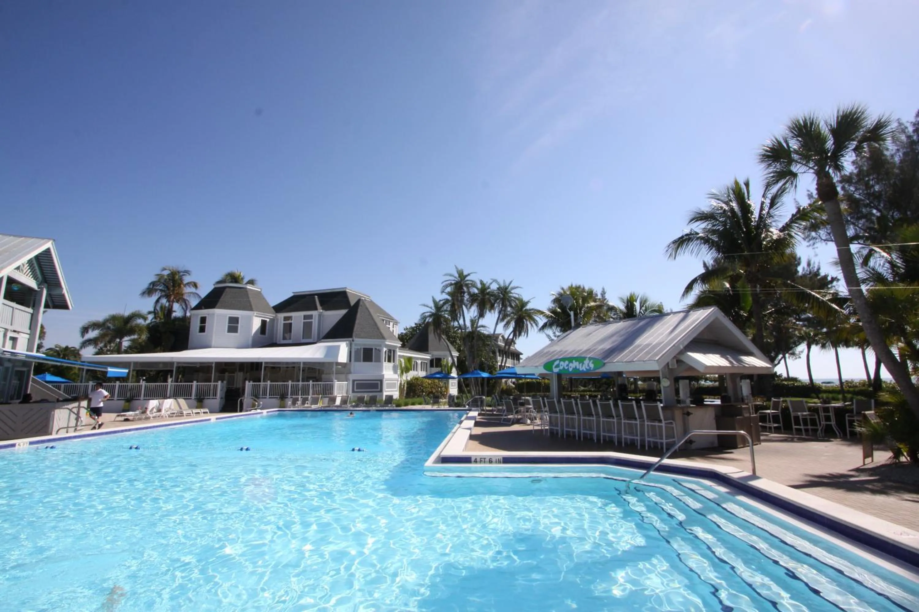 Swimming pool in Casa Ybel Resort