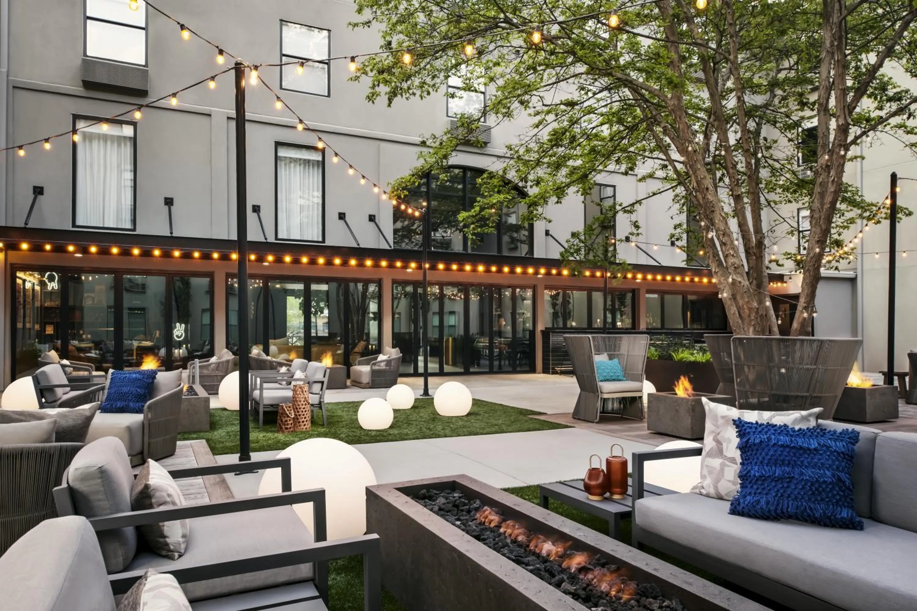 Patio in voco The Darwin - Atlanta Midtown by IHG