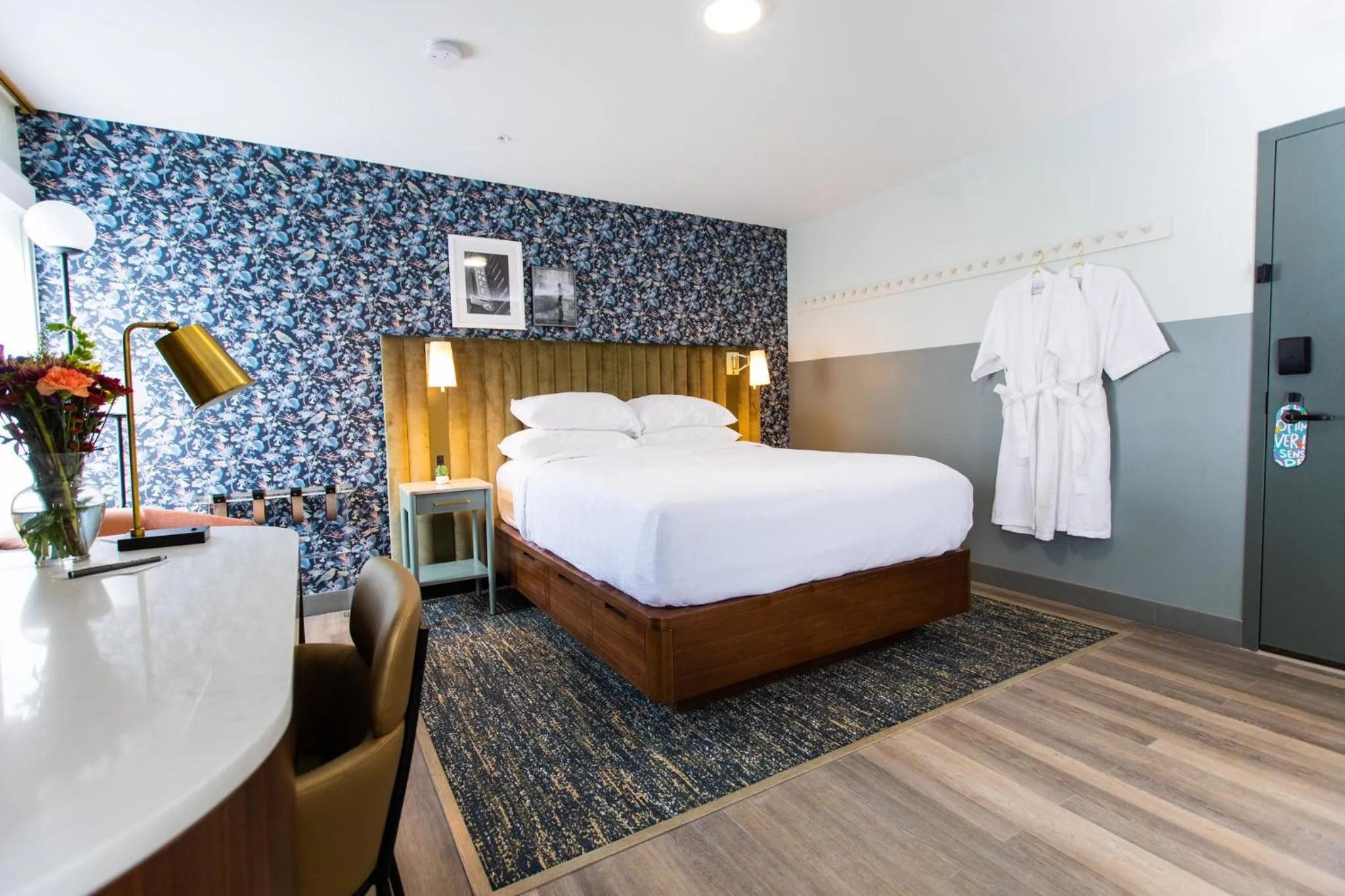 Photo of the whole room, Bed in voco The Darwin - Atlanta Midtown by IHG