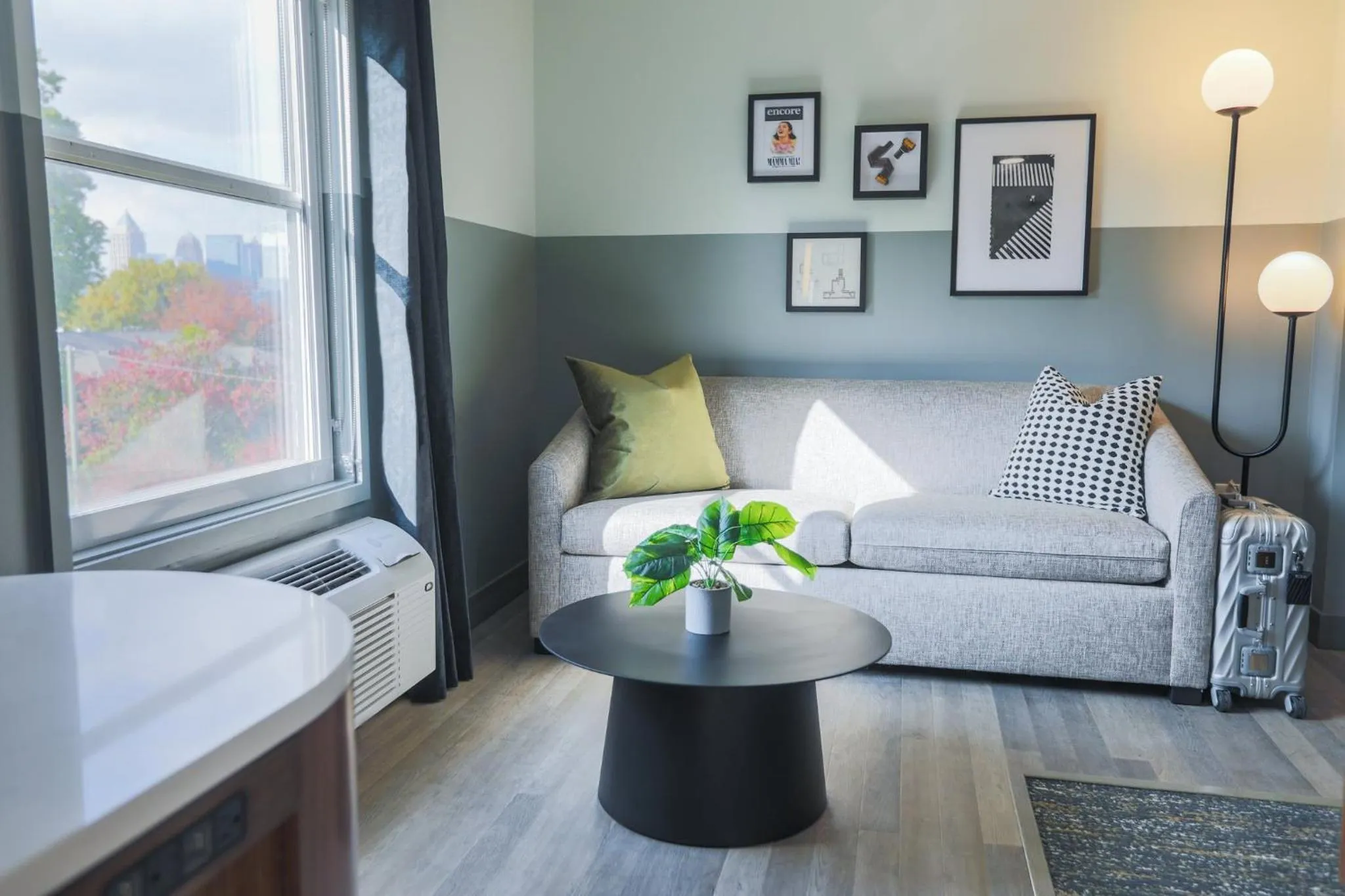 Photo of the whole room in voco The Darwin - Atlanta Midtown by IHG