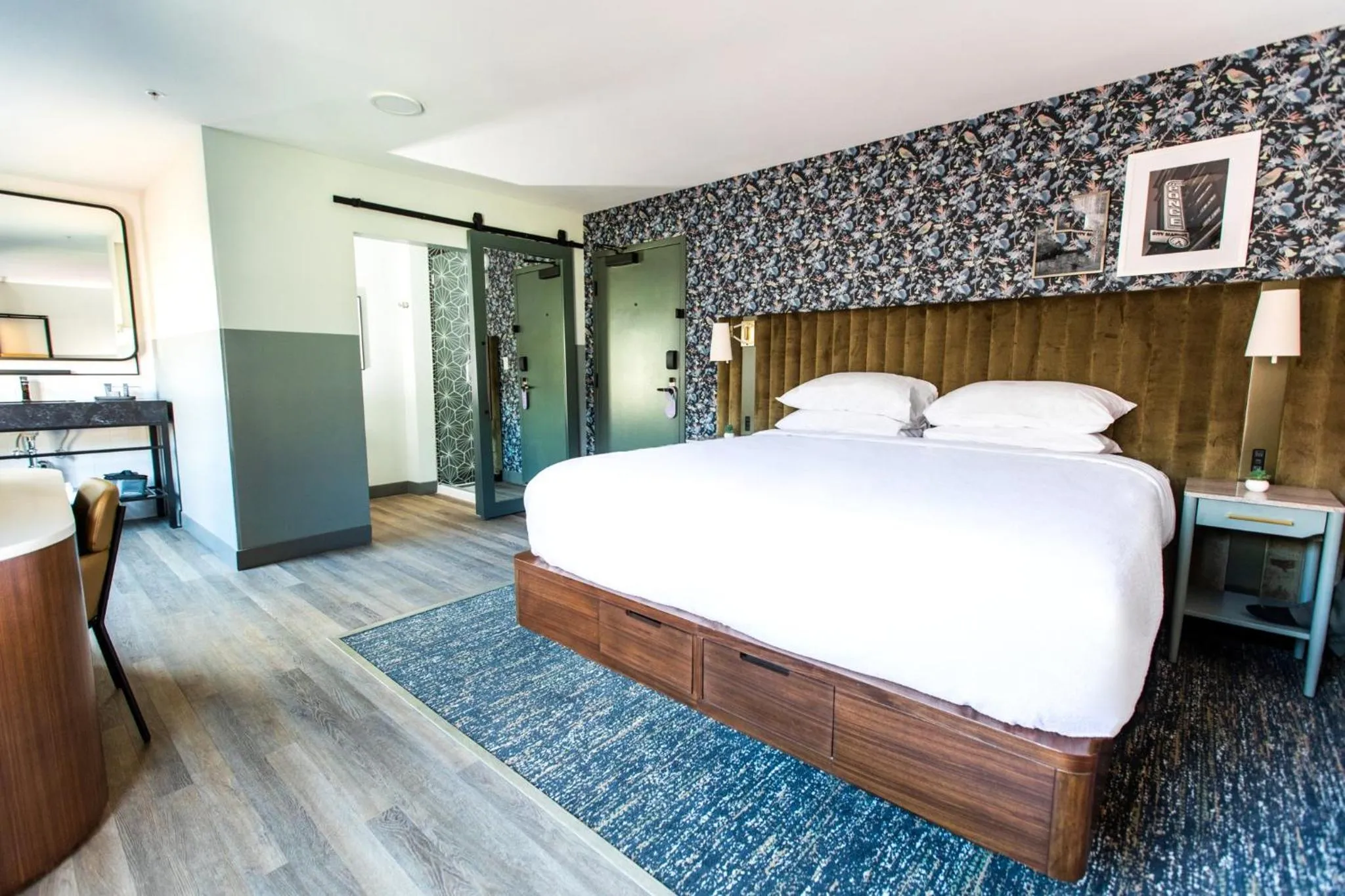 Photo of the whole room, Bed in voco The Darwin - Atlanta Midtown by IHG