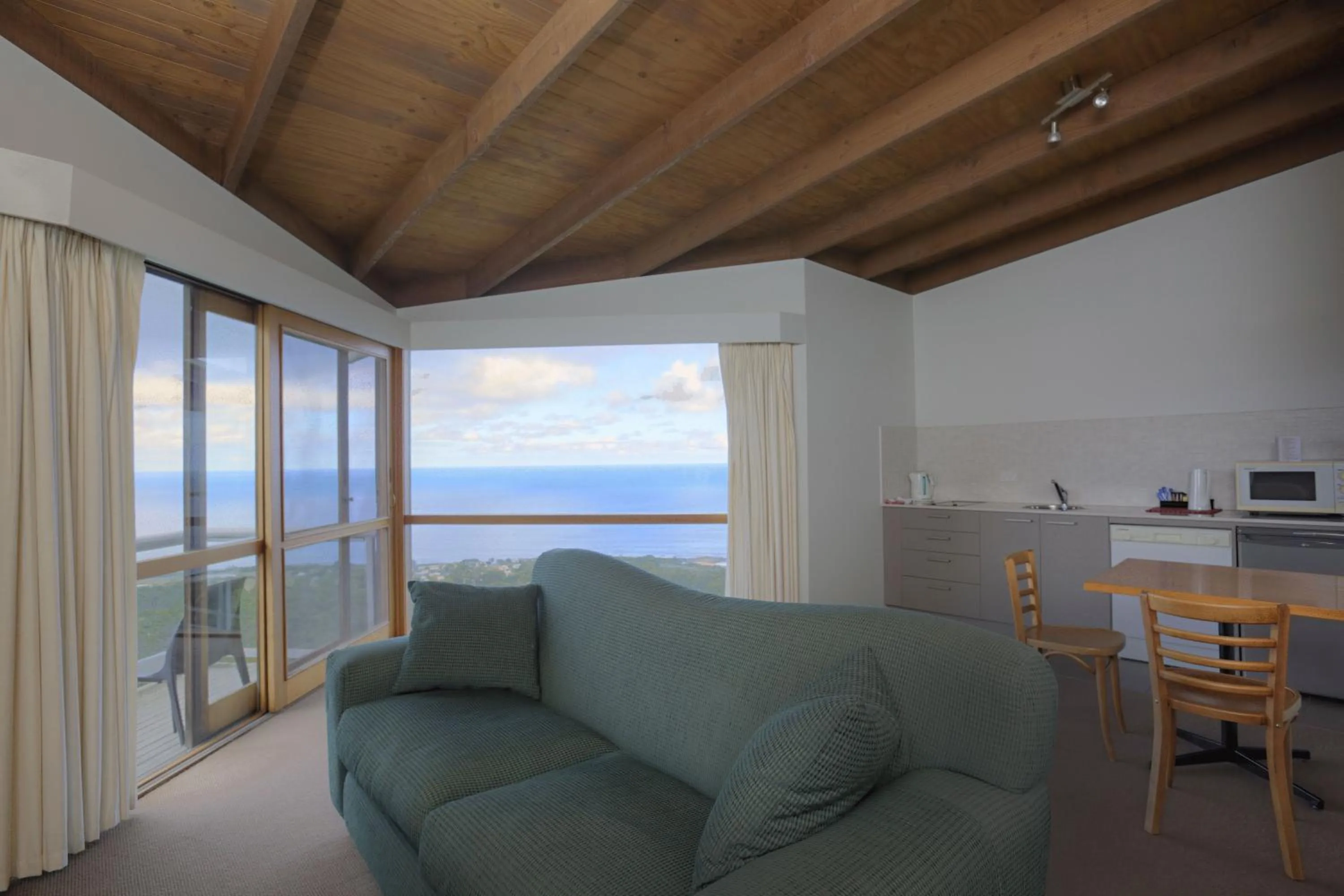 Patio in Chris's Beacon Point Restaurant & Villas