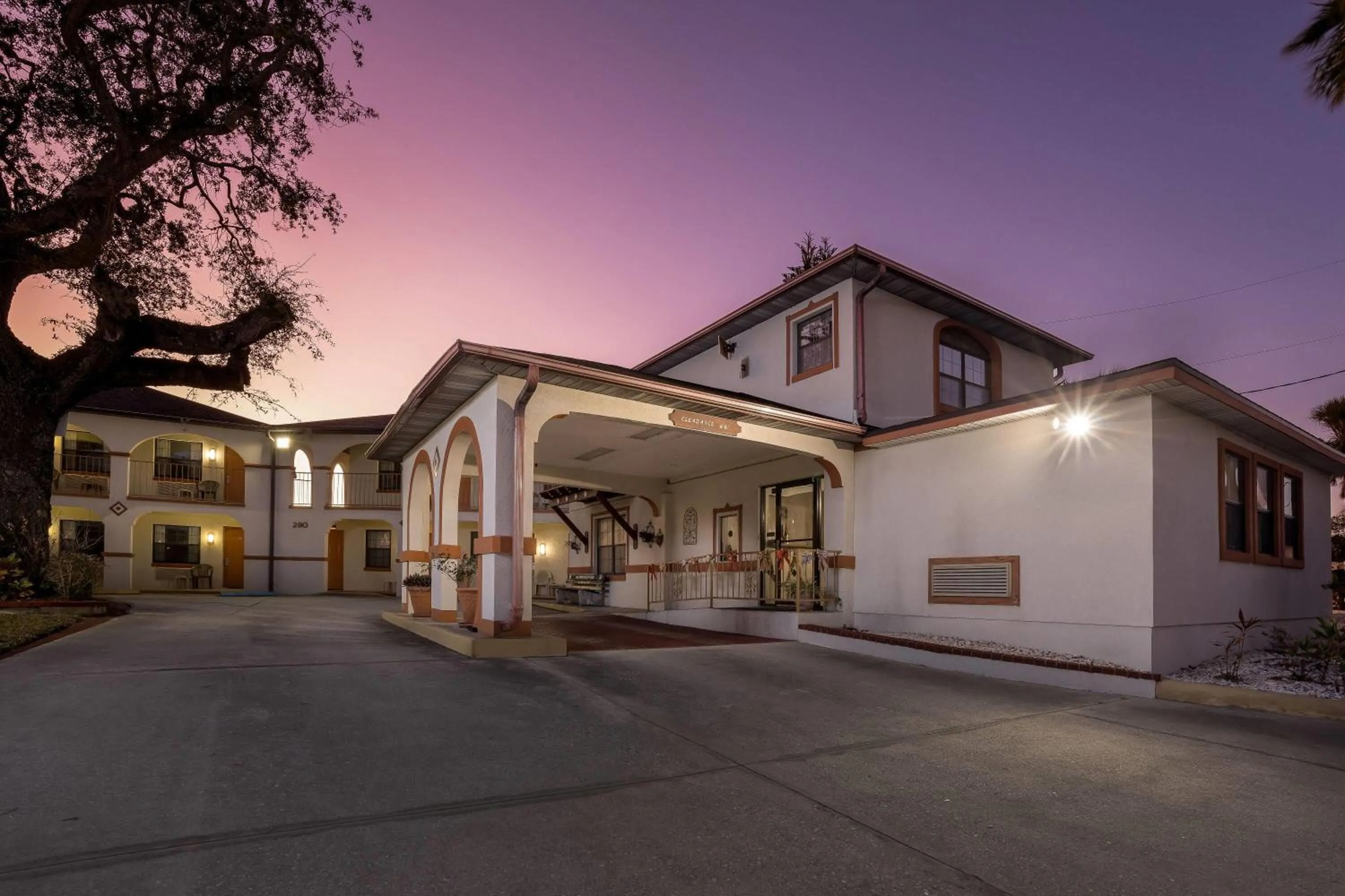 Property building in Travelodge by Wyndham Hotel & Cottages St Augustine - Historic