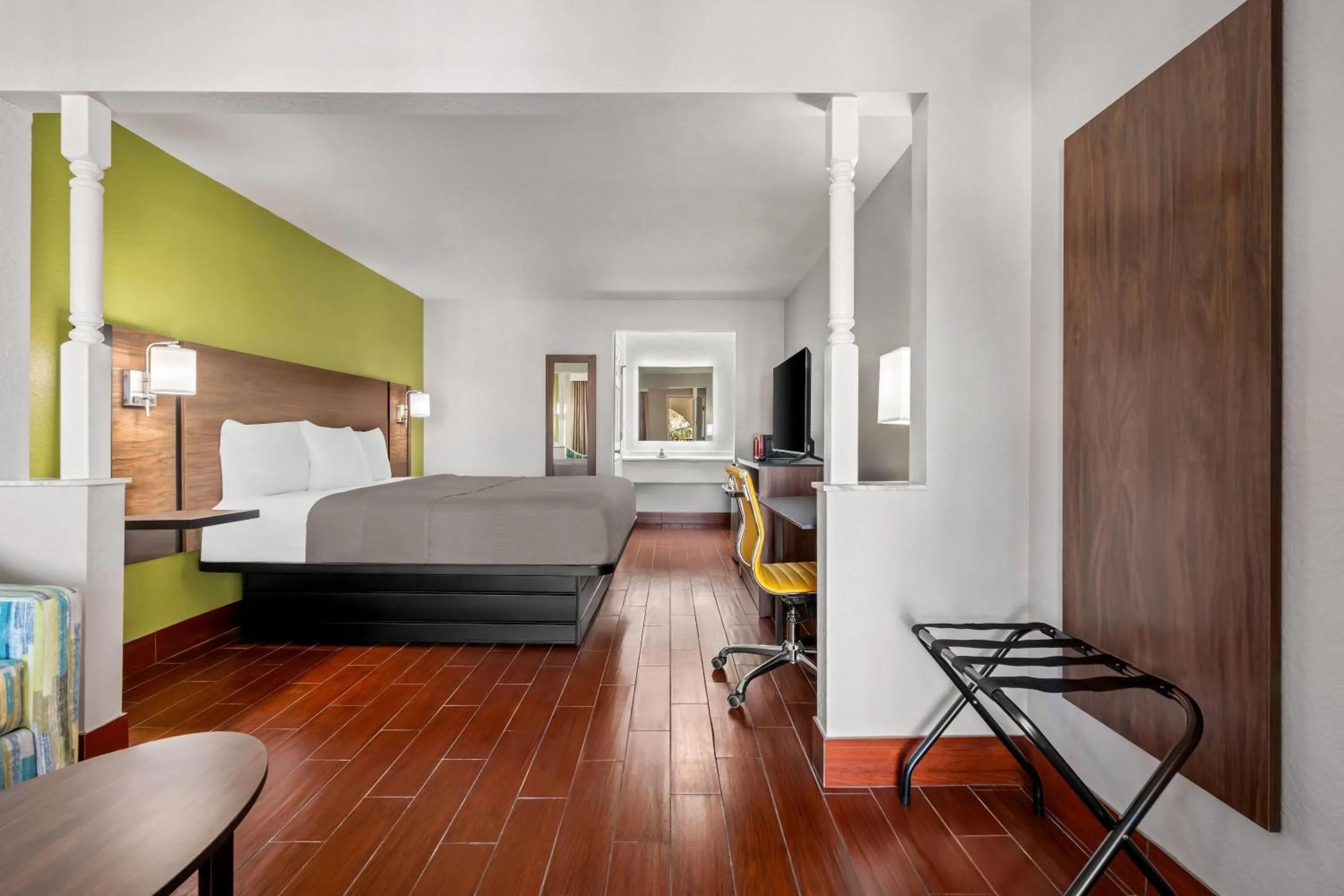 Bed in Travelodge by Wyndham Hotel & Cottages St Augustine - Historic