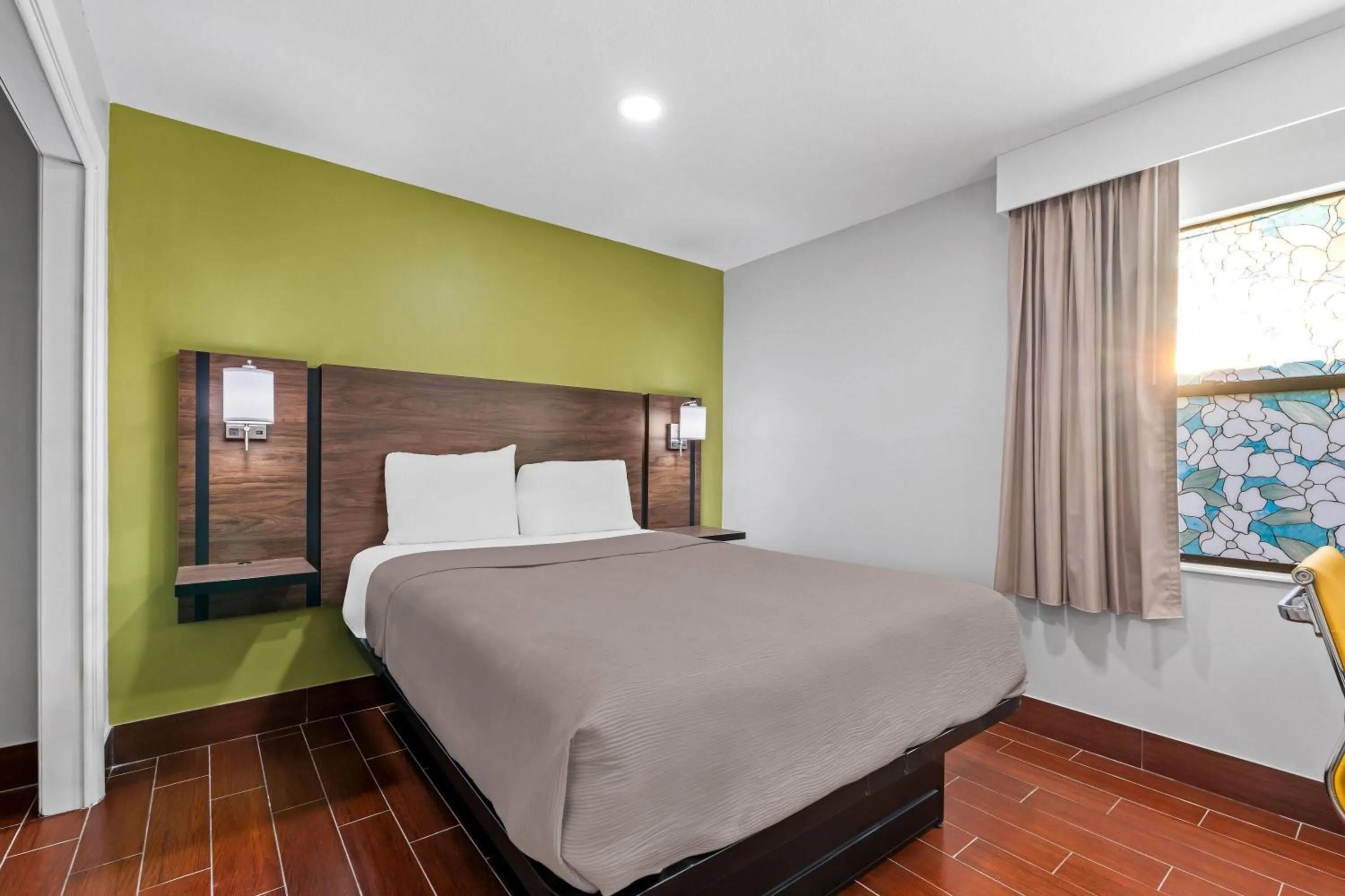 Photo of the whole room, Bed in Travelodge by Wyndham Hotel & Cottages St Augustine - Historic