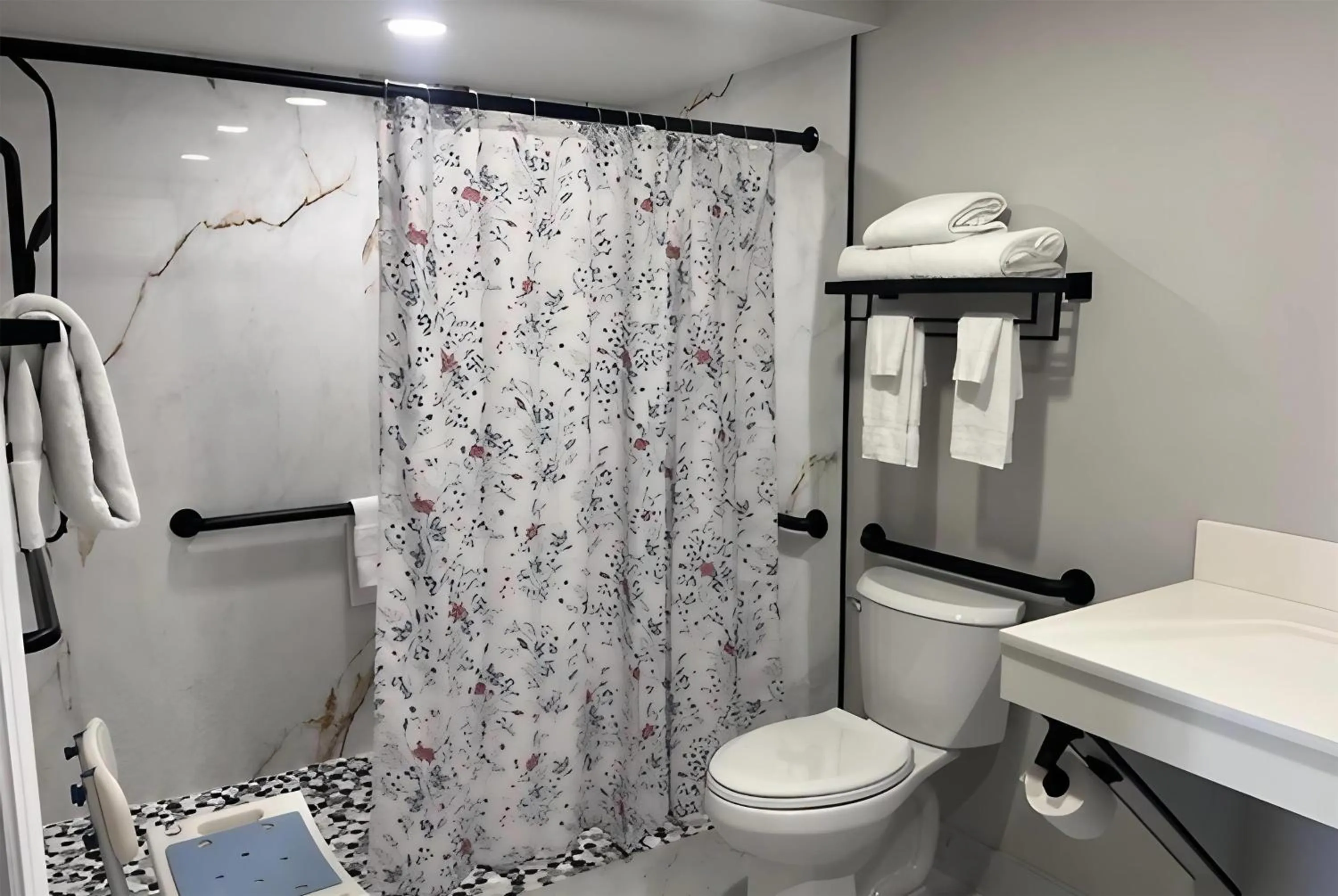 Bathroom in Travelodge by Wyndham Hotel & Cottages St Augustine - Historic