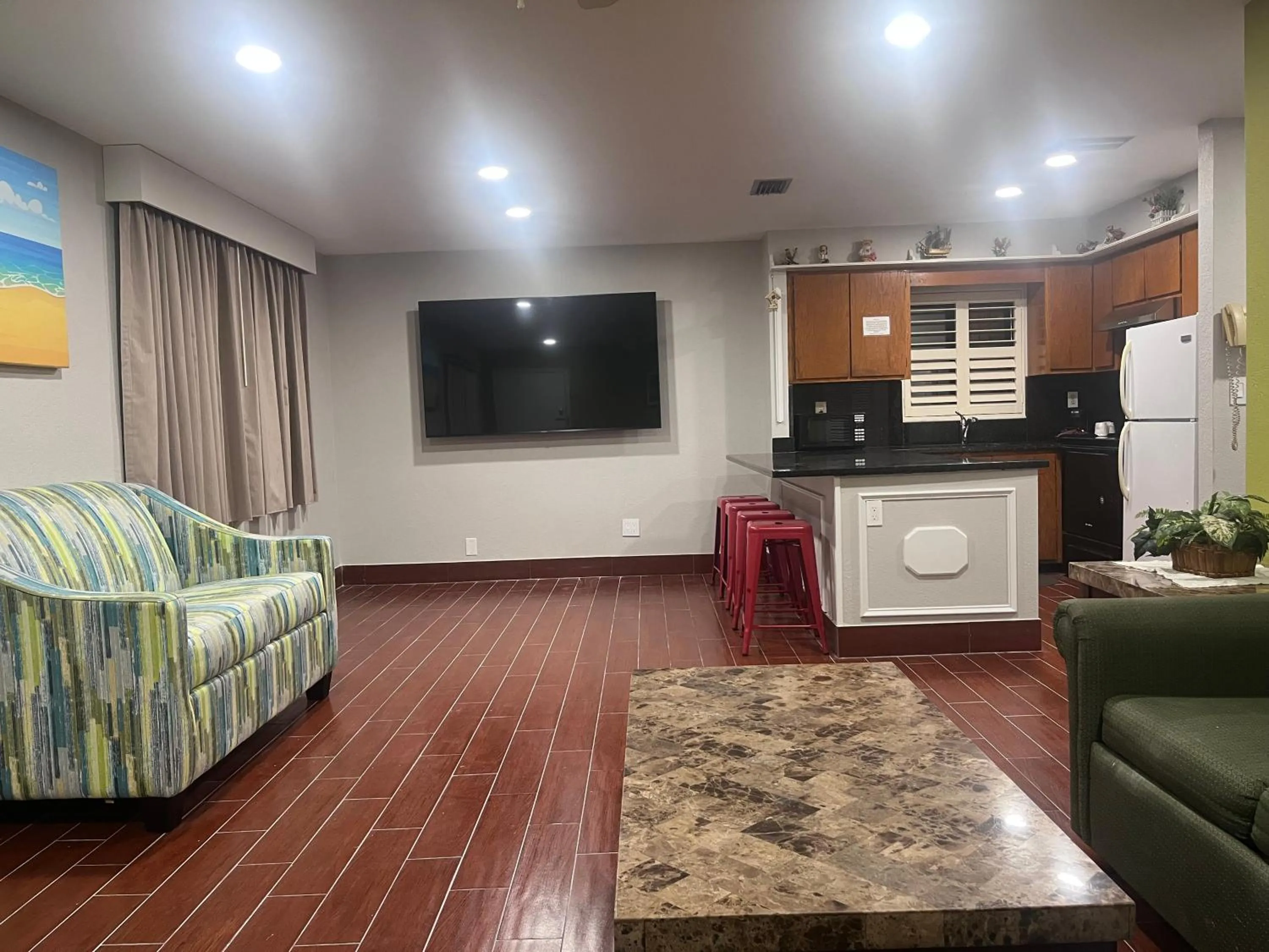 Communal lounge/ TV room in Travelodge by Wyndham Hotel & Cottages St Augustine - Historic
