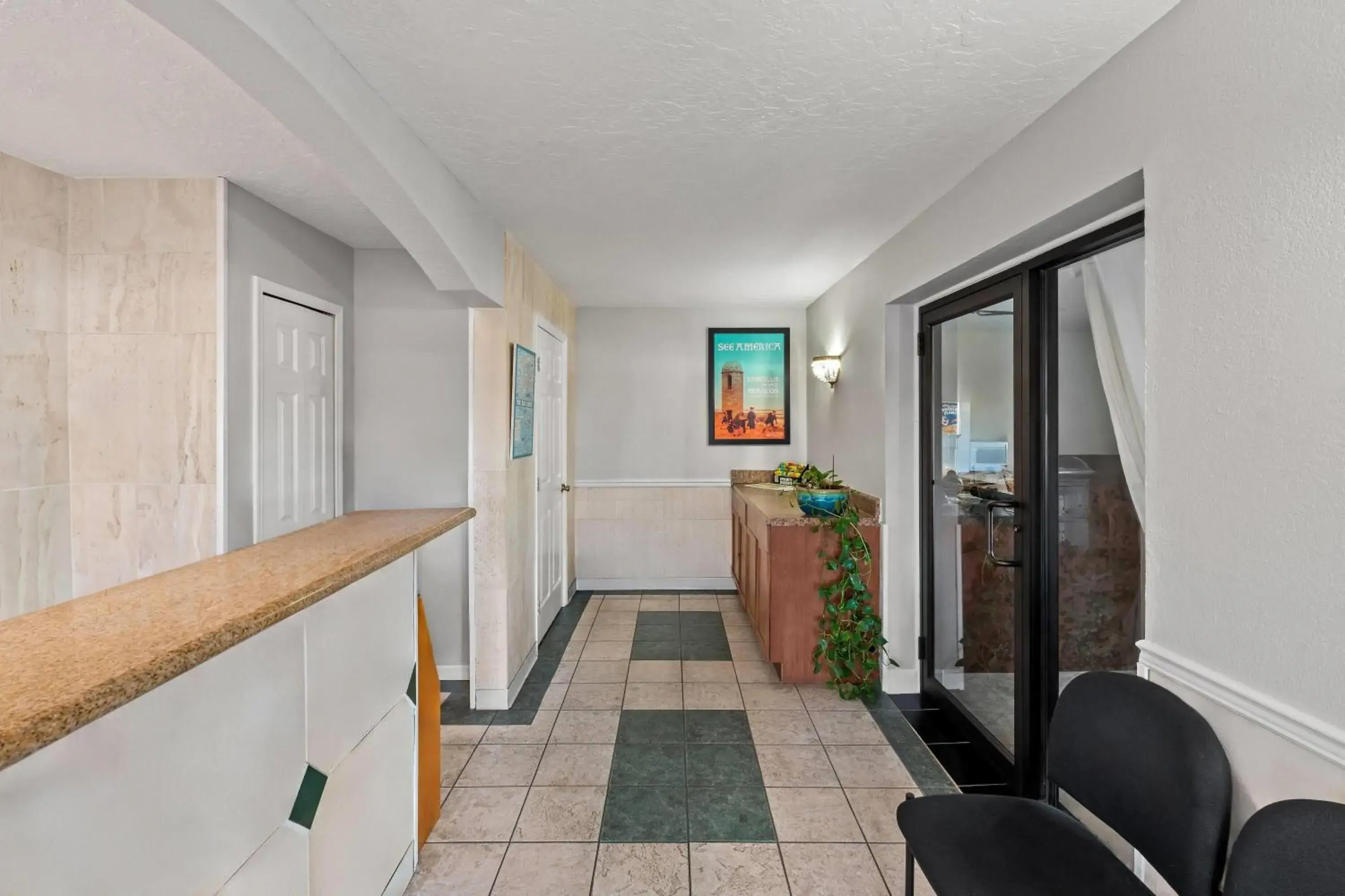 Lobby or reception in Travelodge by Wyndham Hotel & Cottages St Augustine - Historic Lobby or reception in Travelodge by Wyndham Hotel & Cottages St Augustine - Historic