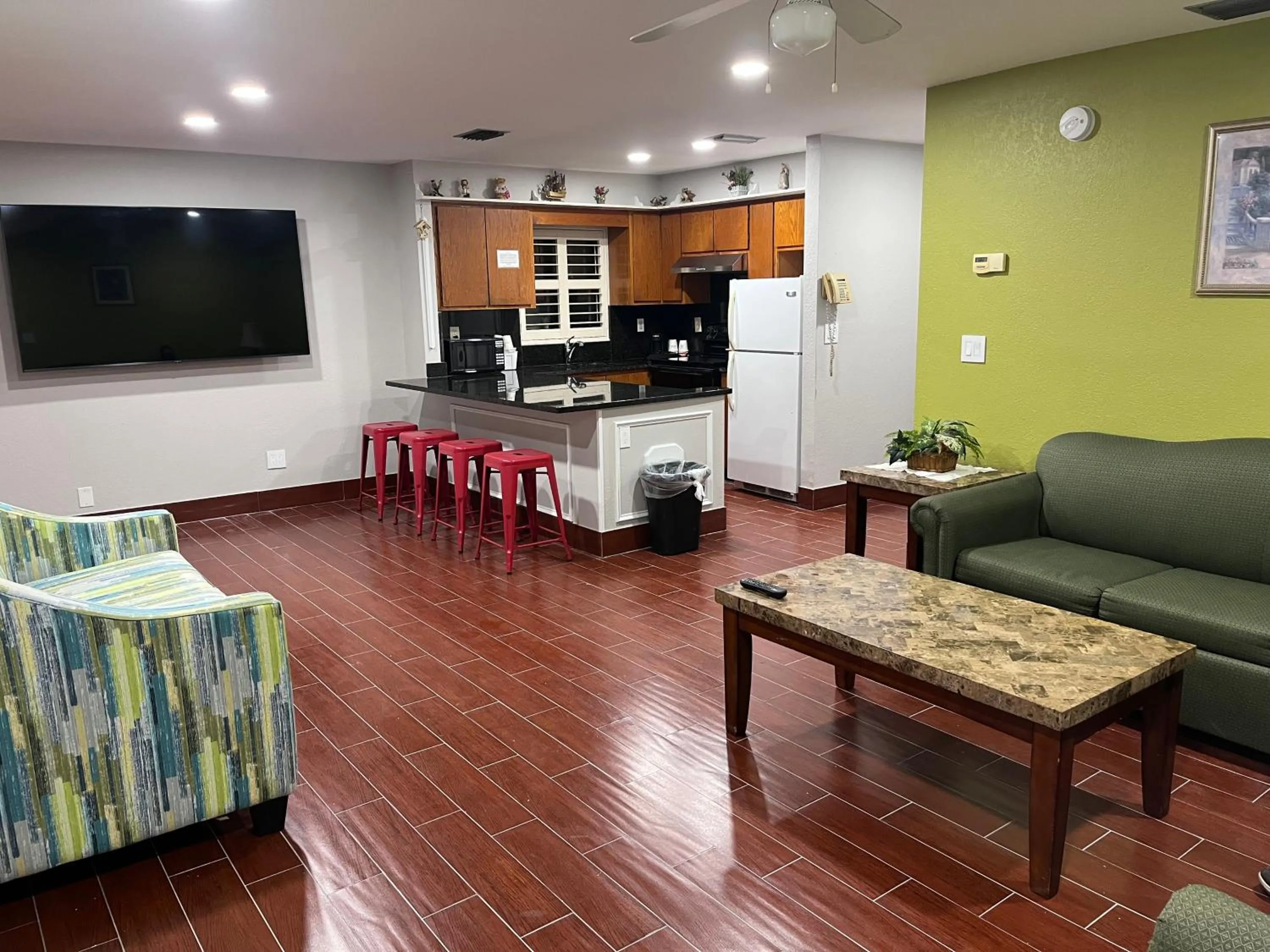 Living room in Travelodge by Wyndham Hotel & Cottages St Augustine - Historic