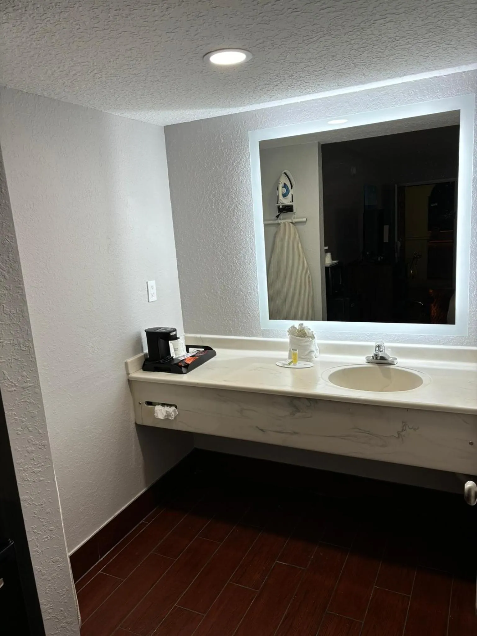 Coffee/tea facilities in Travelodge by Wyndham Hotel & Cottages St Augustine - Historic