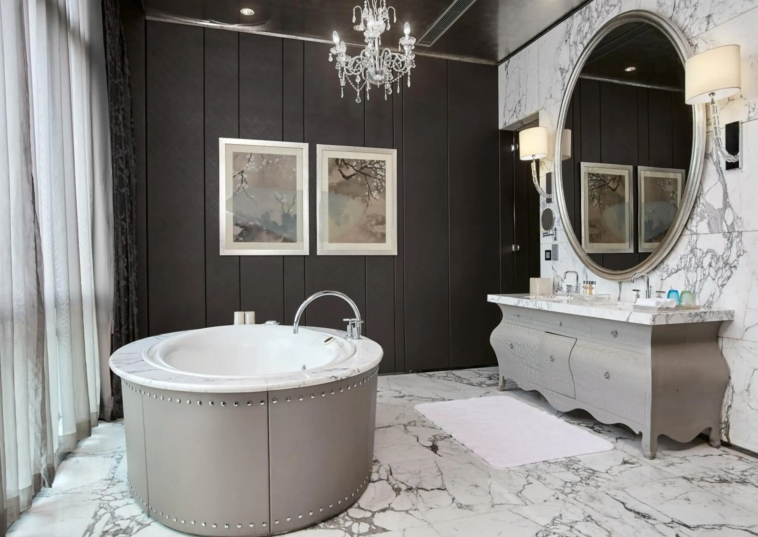 Bathroom in Crowne Plaza Beijing Chaoyang U-Town by IHG - within 30 minutes to Forbidden City by metro Bathroom in Crowne Plaza Beijing Chaoyang U-Town by IHG - within 30 minutes to Forbidden City by metro